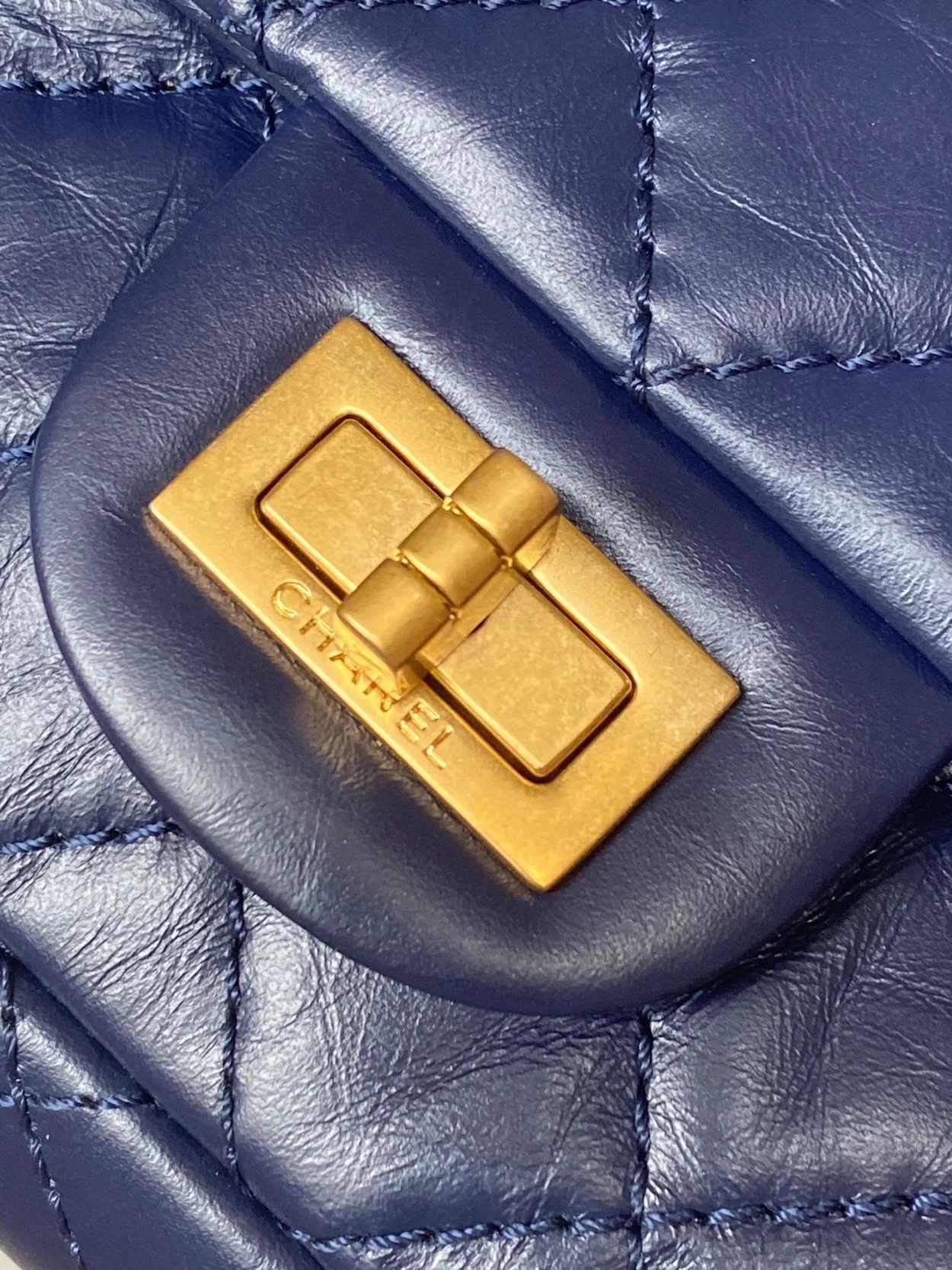 샤넬 2.55 빈티지 미니 플랩백 딥블루 골드