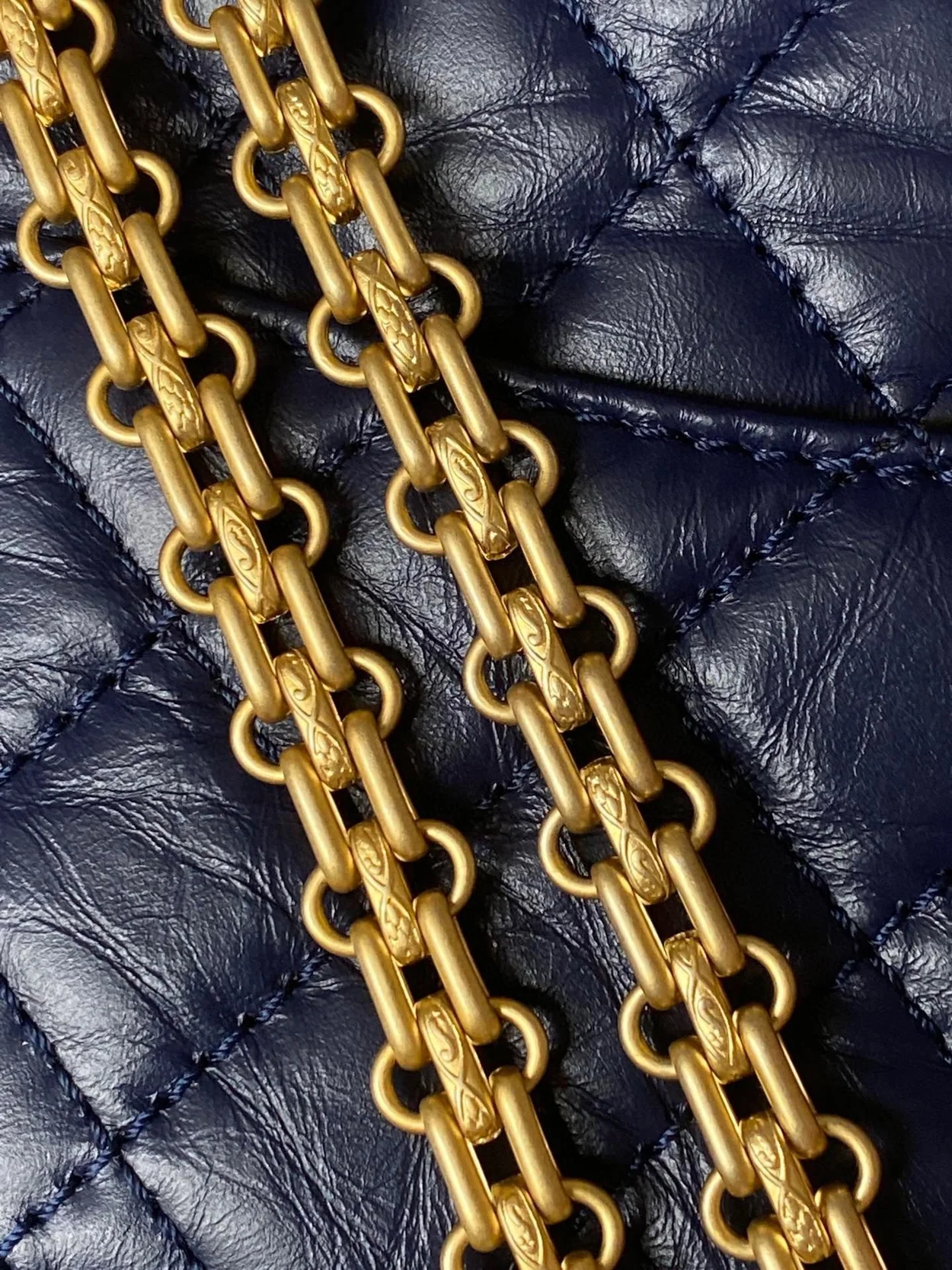 샤넬 2.55 빈티지 미니 플랩백 딥블루 골드