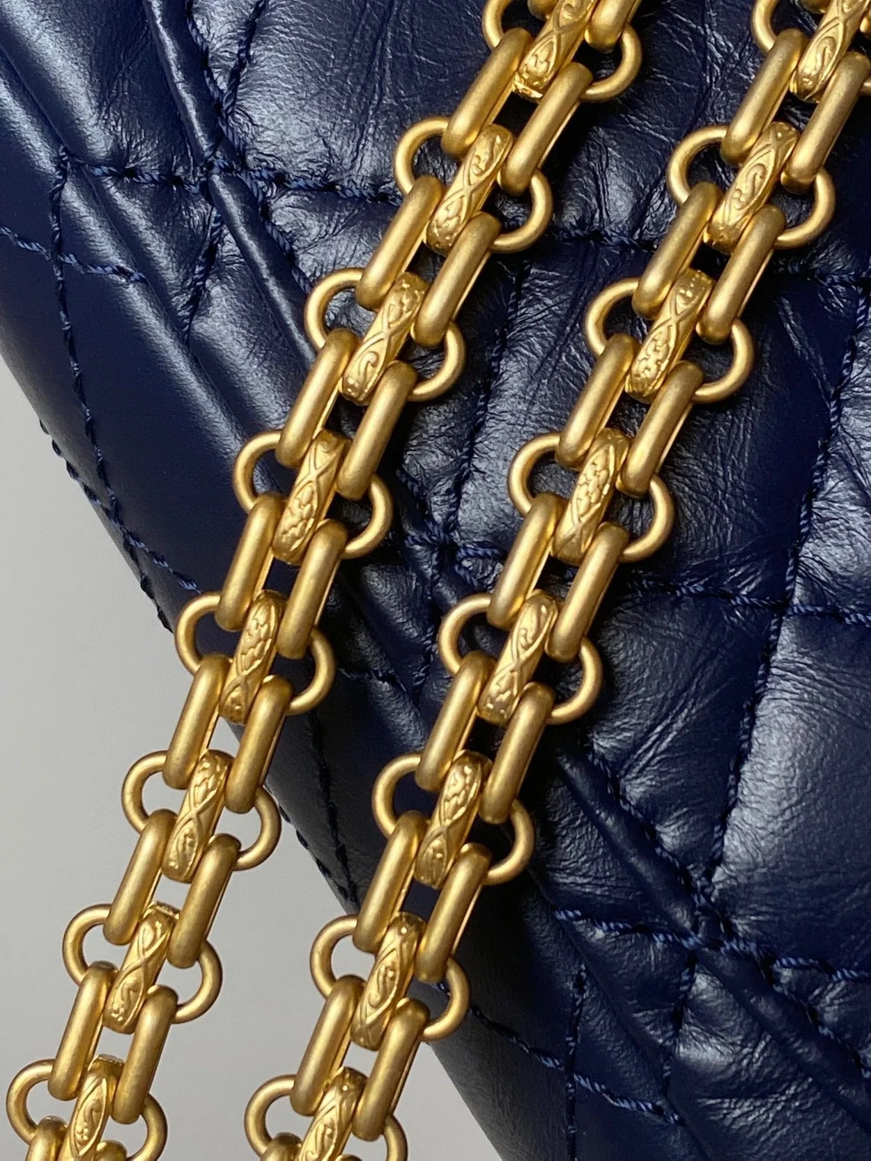 샤넬 2.55 빈티지 미니 플랩백 딥블루 골드