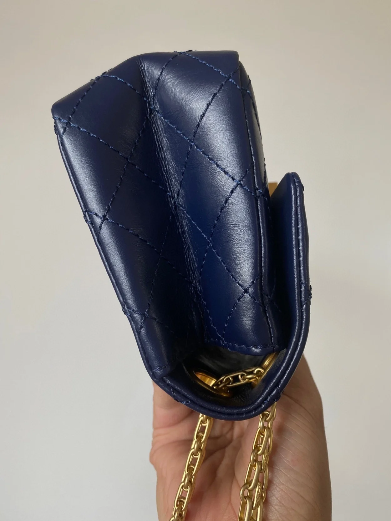 샤넬 2.55 빈티지 미니 플랩백 딥블루 골드