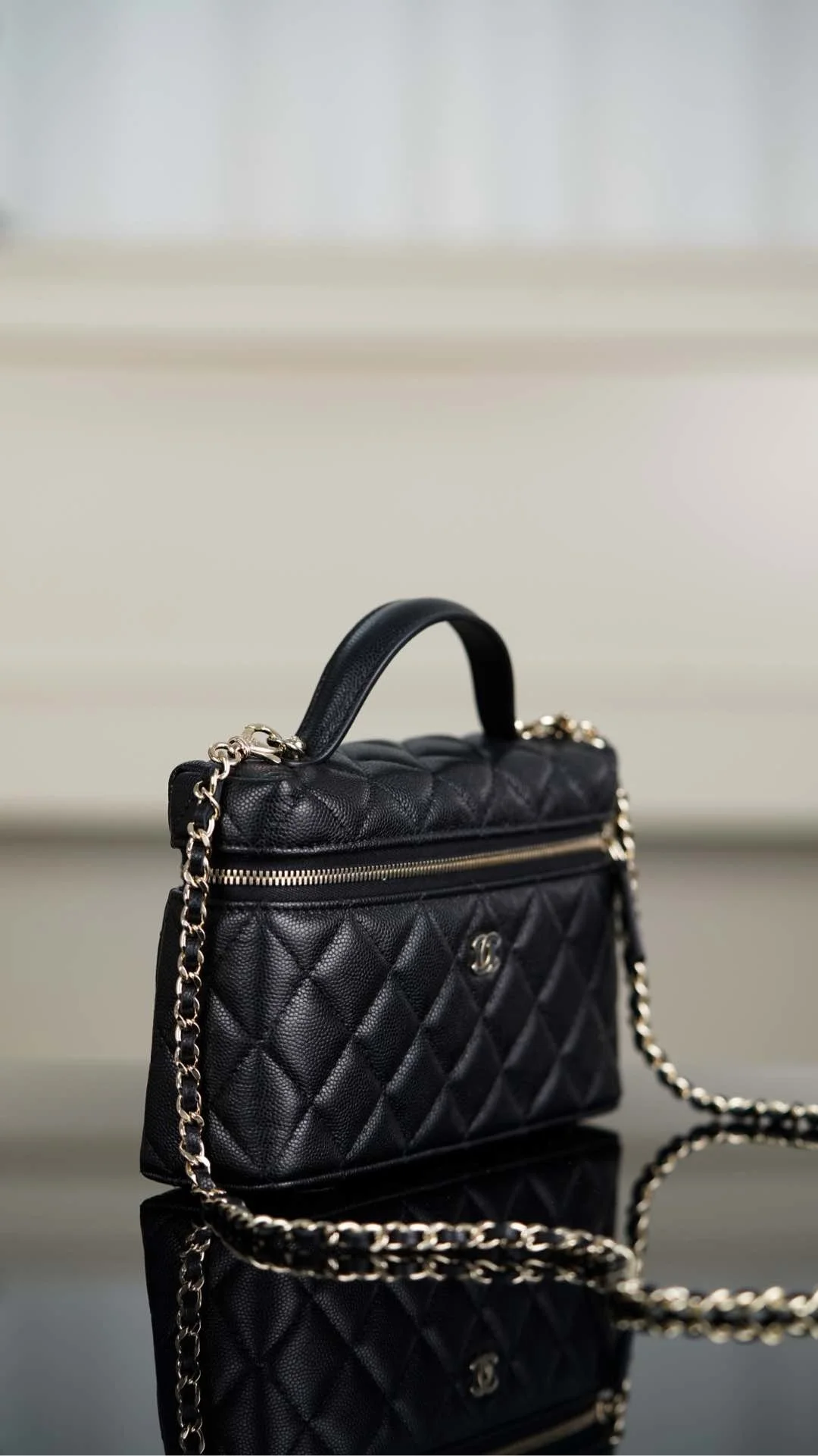 샤넬 탑핸들 캐비어 블랙 샴페인 골드 베니티백