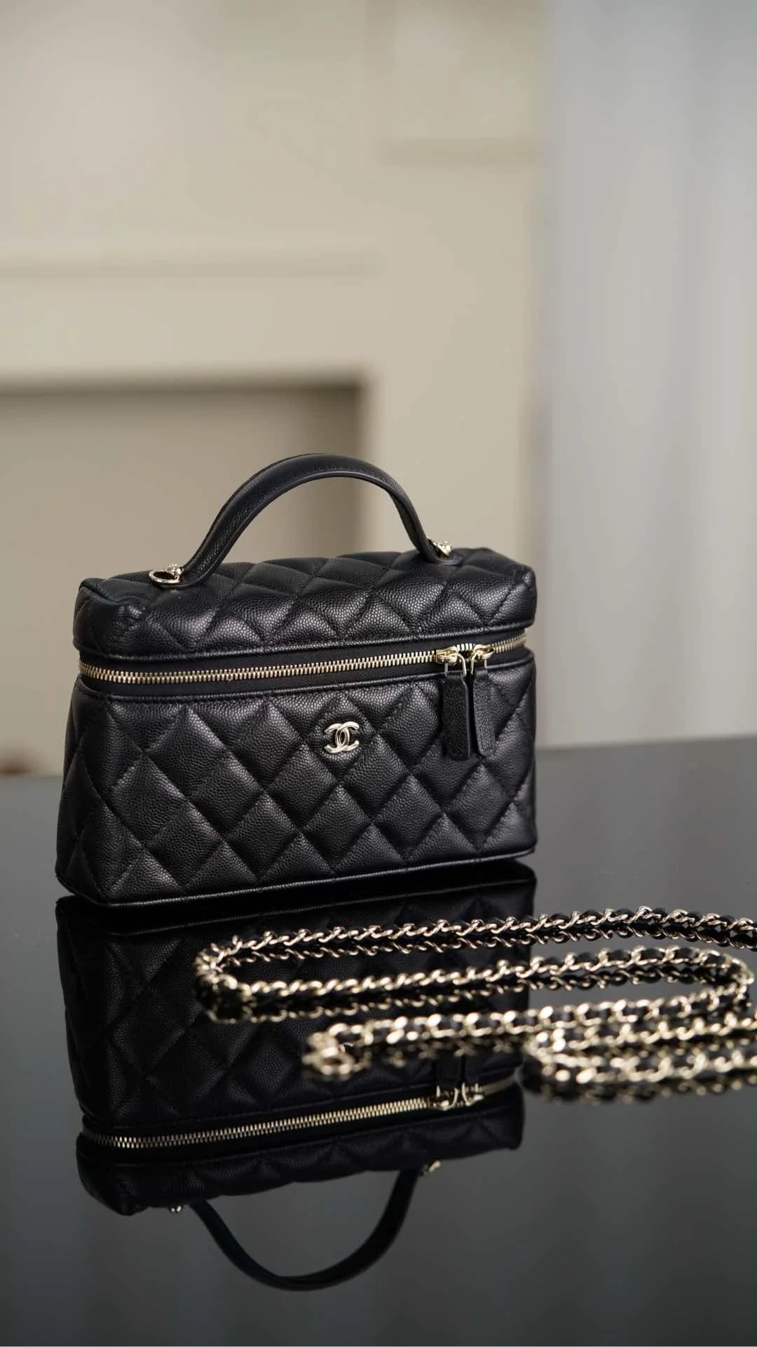 샤넬 탑핸들 캐비어 블랙 샴페인 골드 베니티백