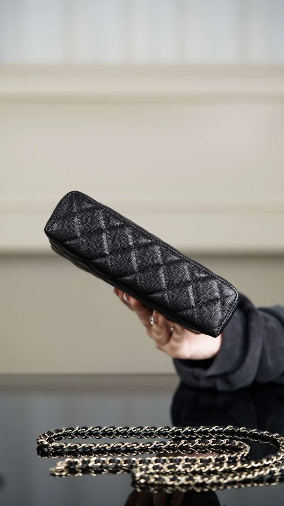 샤넬 탑핸들 캐비어 블랙 샴페인 골드 베니티백