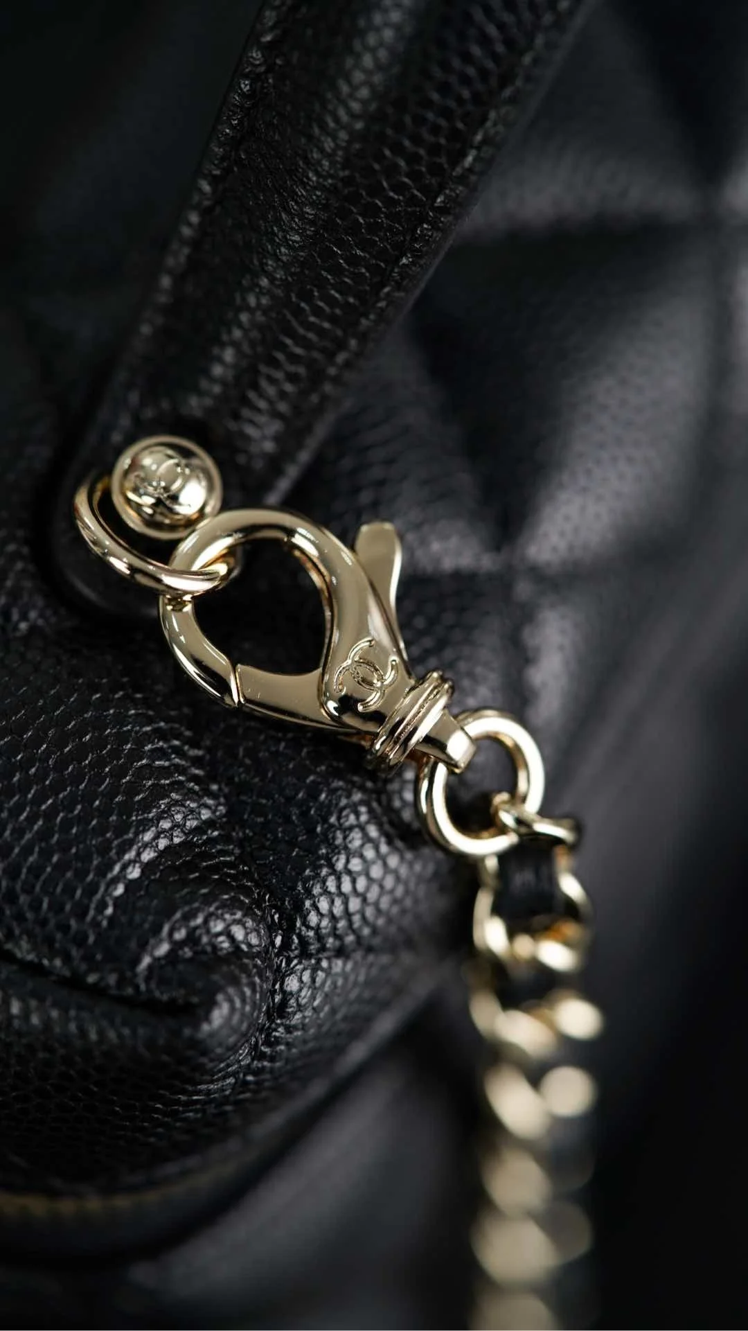 샤넬 탑핸들 캐비어 블랙 샴페인 골드 베니티백