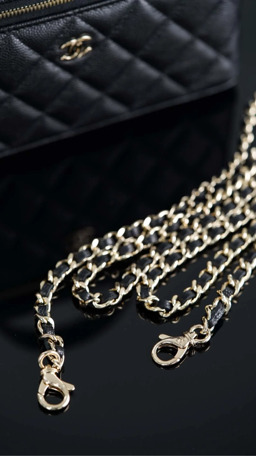 샤넬 탑핸들 캐비어 블랙 샴페인 골드 베니티백