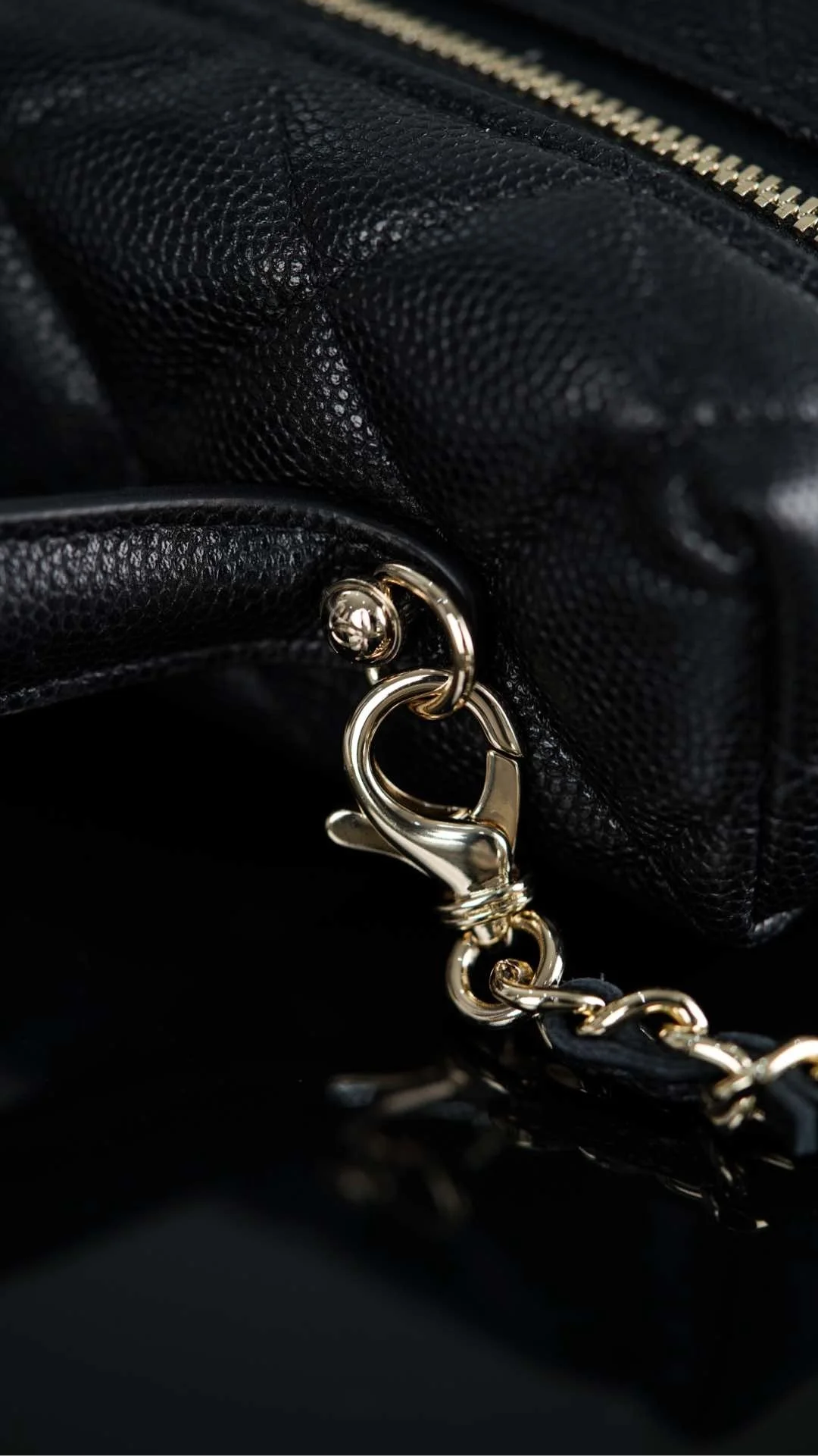 샤넬 탑핸들 캐비어 블랙 샴페인 골드 베니티백