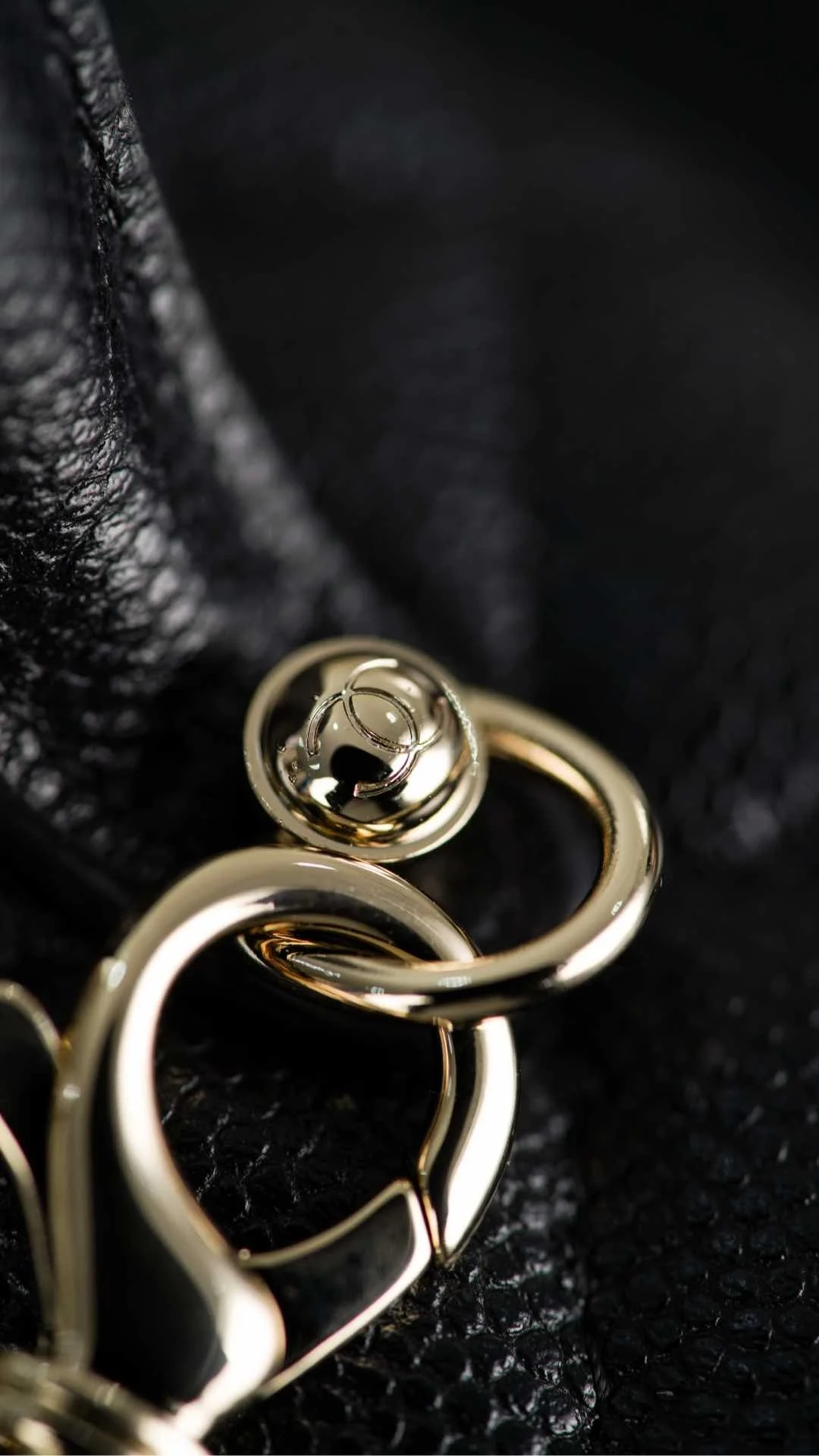 샤넬 탑핸들 캐비어 블랙 샴페인 골드 베니티백