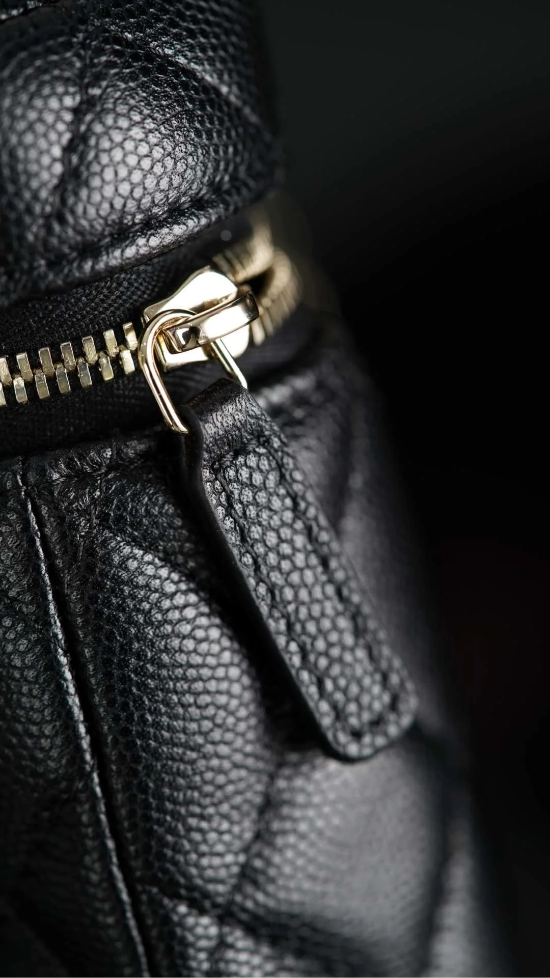 샤넬 탑핸들 캐비어 블랙 샴페인 골드 베니티백