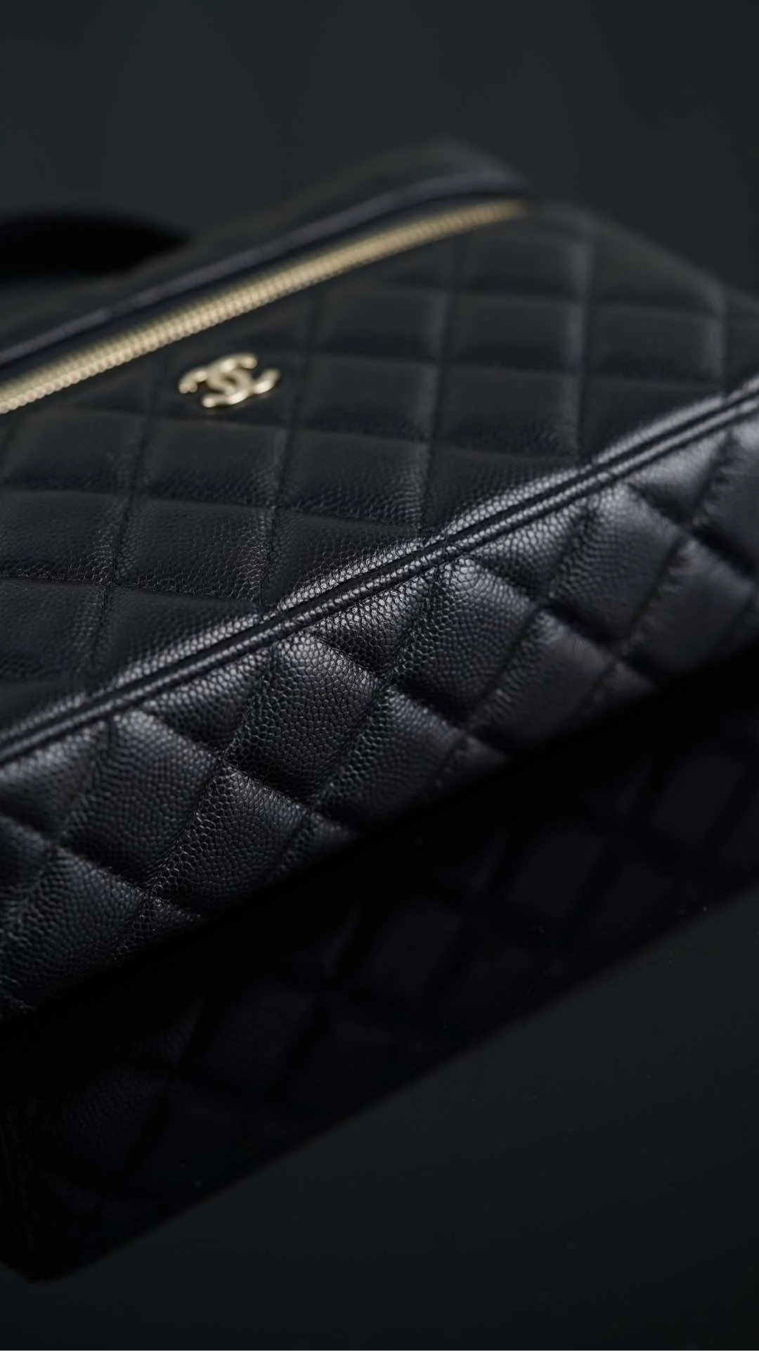 샤넬 탑핸들 캐비어 블랙 샴페인 골드 베니티백