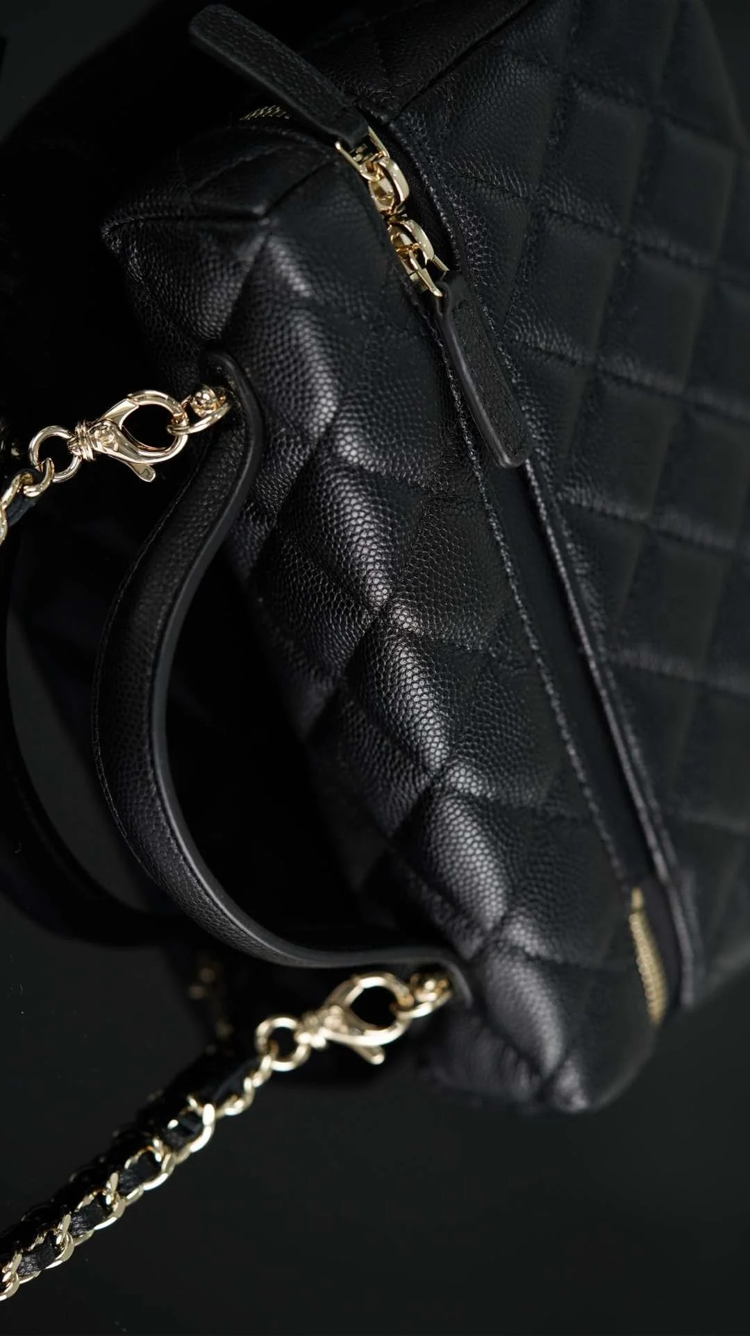 샤넬 탑핸들 캐비어 블랙 샴페인 골드 베니티백