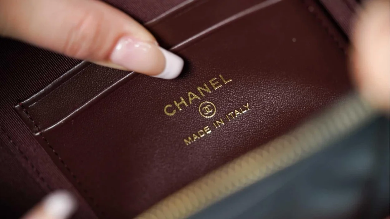 샤넬 탑핸들 캐비어 블랙 샴페인 골드 베니티백