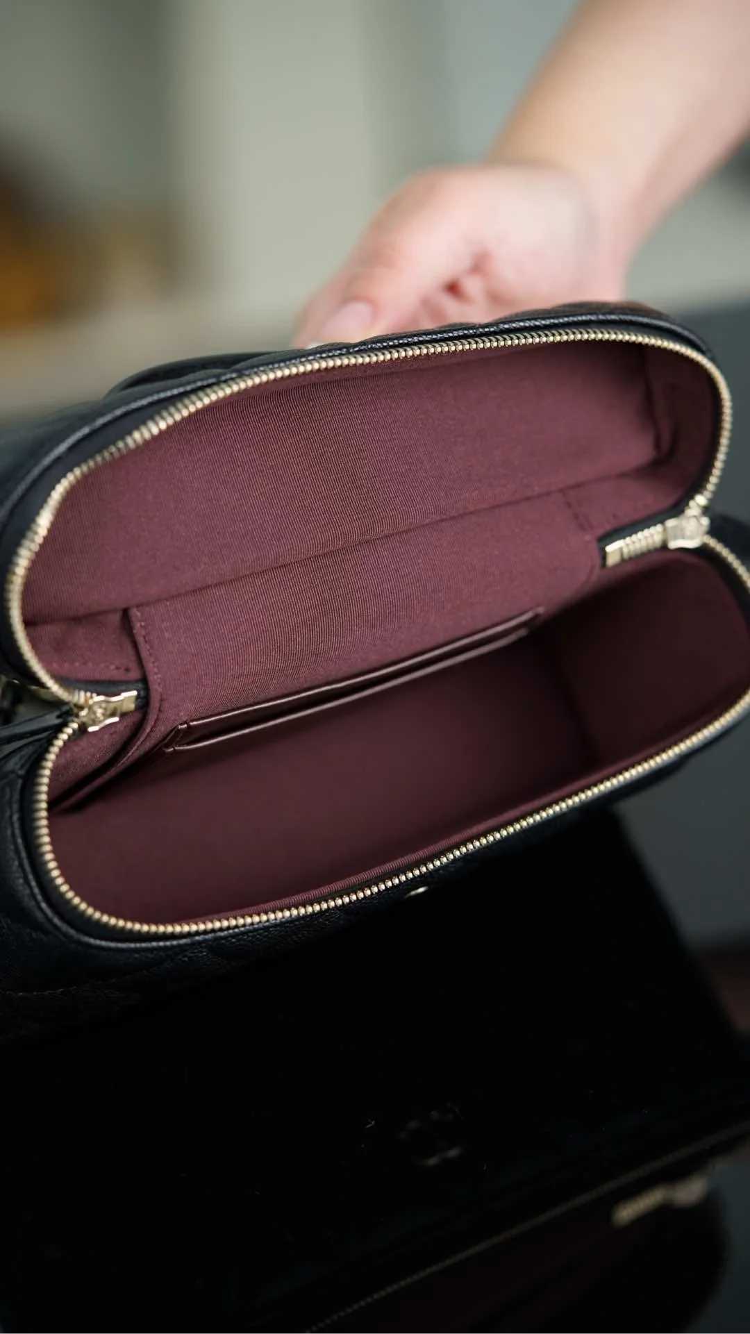 샤넬 탑핸들 캐비어 블랙 샴페인 골드 베니티백