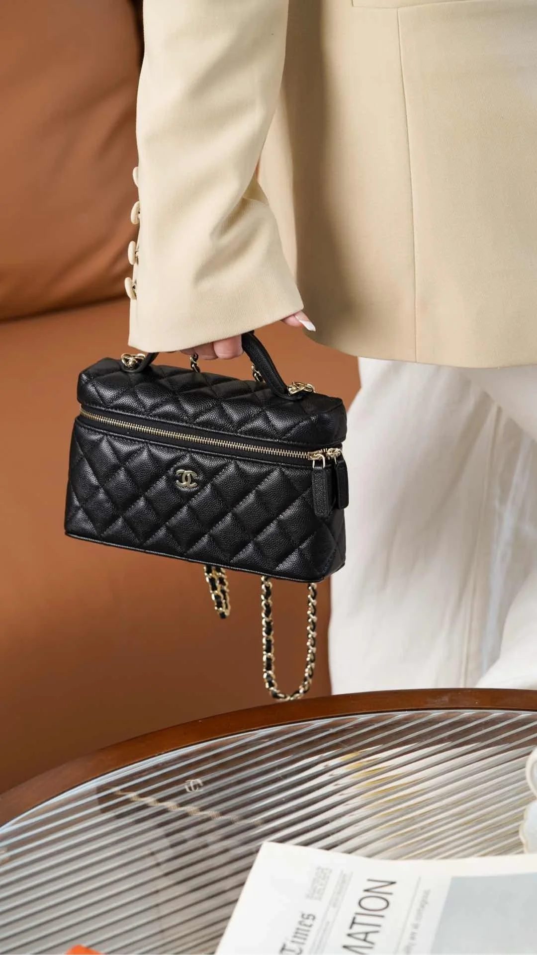 샤넬 탑핸들 캐비어 블랙 샴페인 골드 베니티백