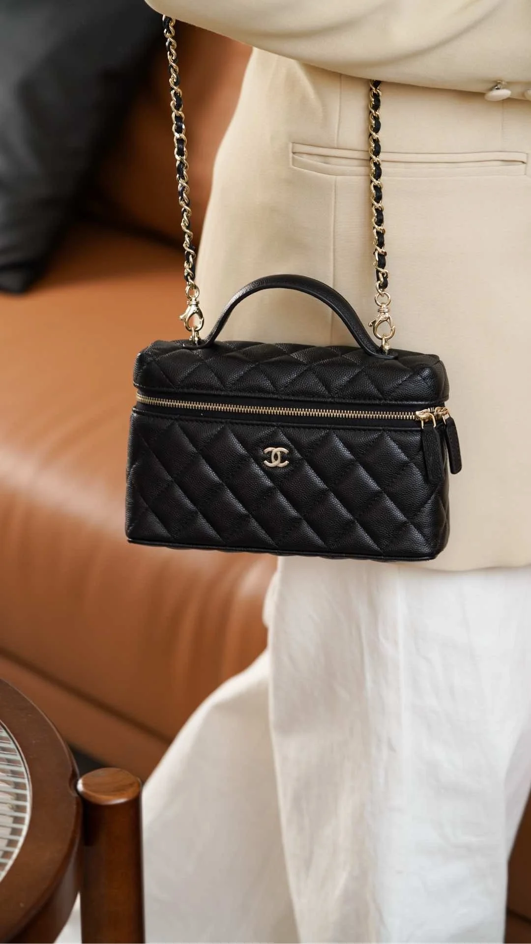 샤넬 탑핸들 캐비어 블랙 샴페인 골드 베니티백