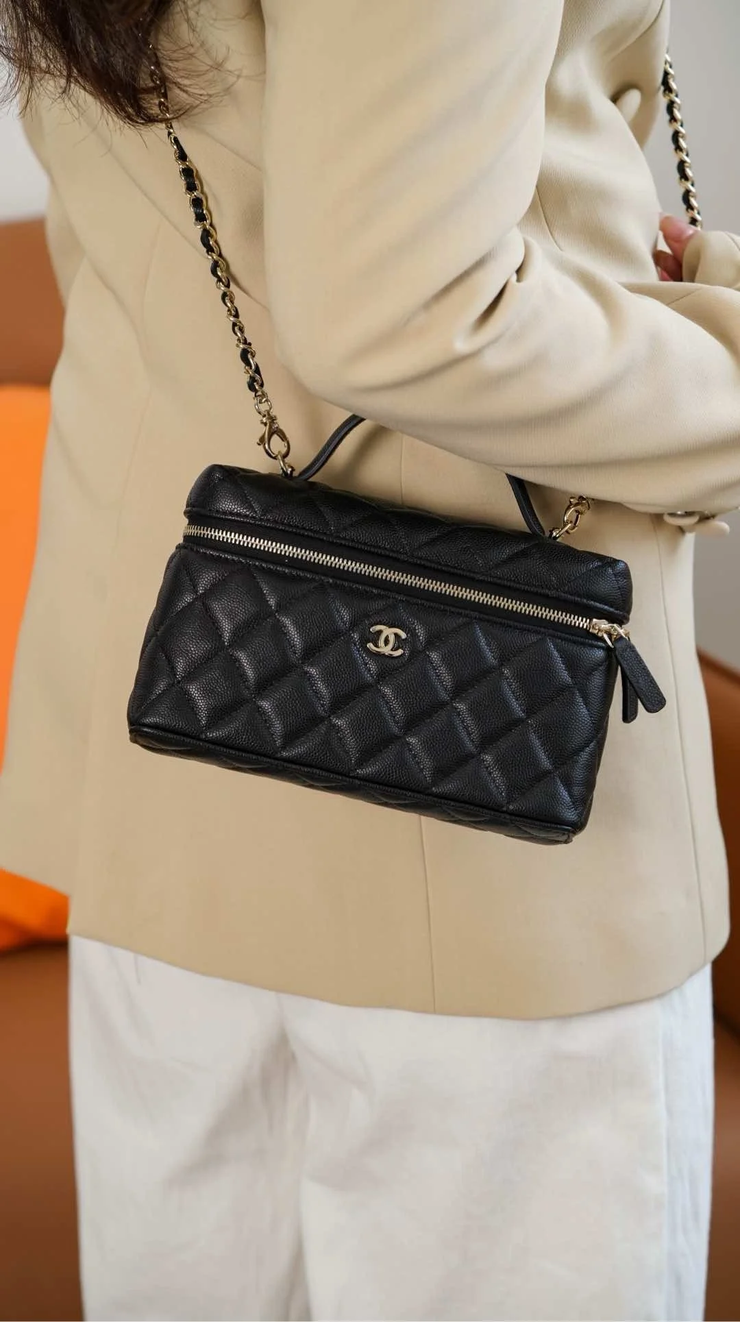 샤넬 탑핸들 캐비어 블랙 샴페인 골드 베니티백