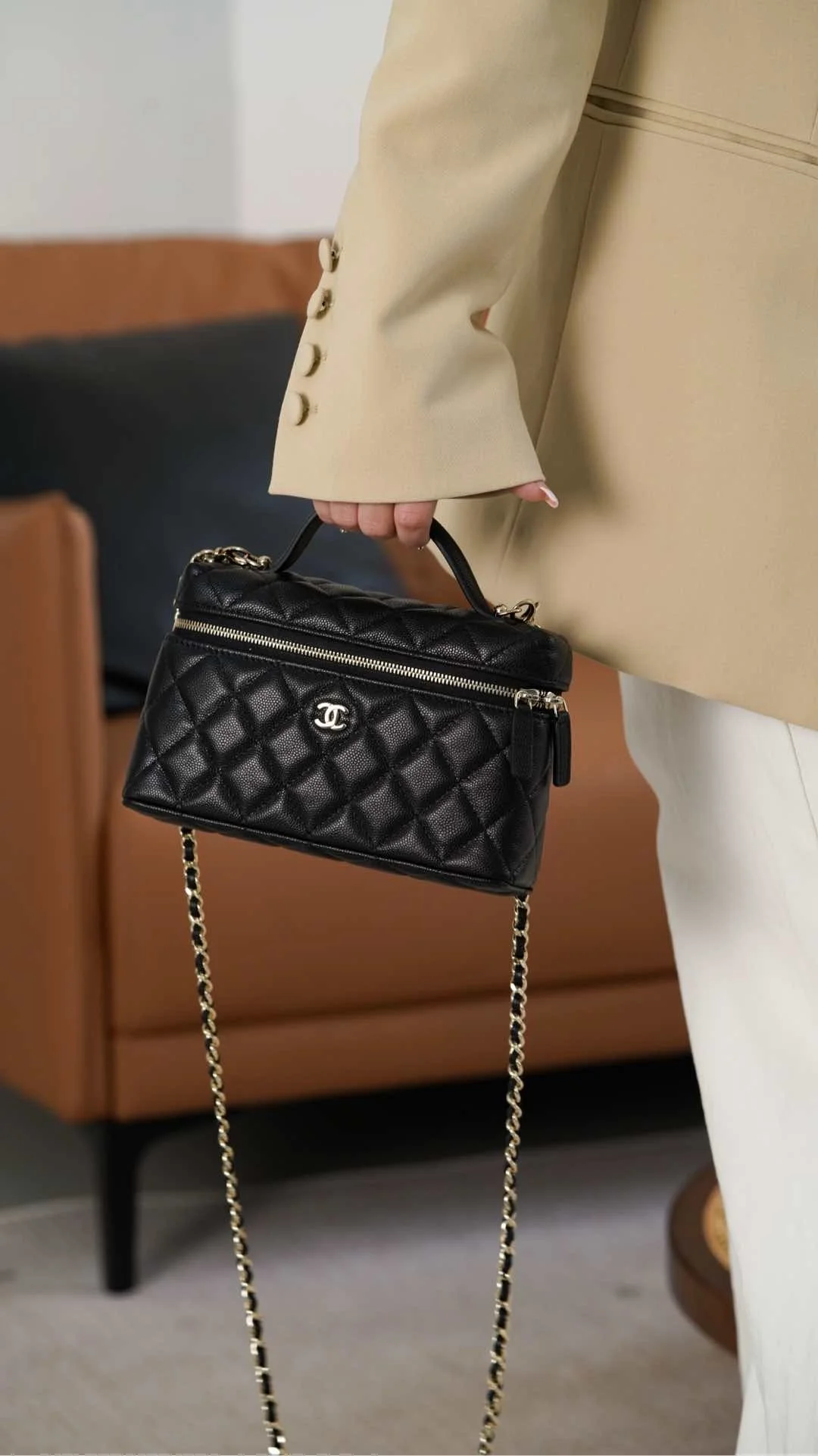 샤넬 탑핸들 캐비어 블랙 샴페인 골드 베니티백