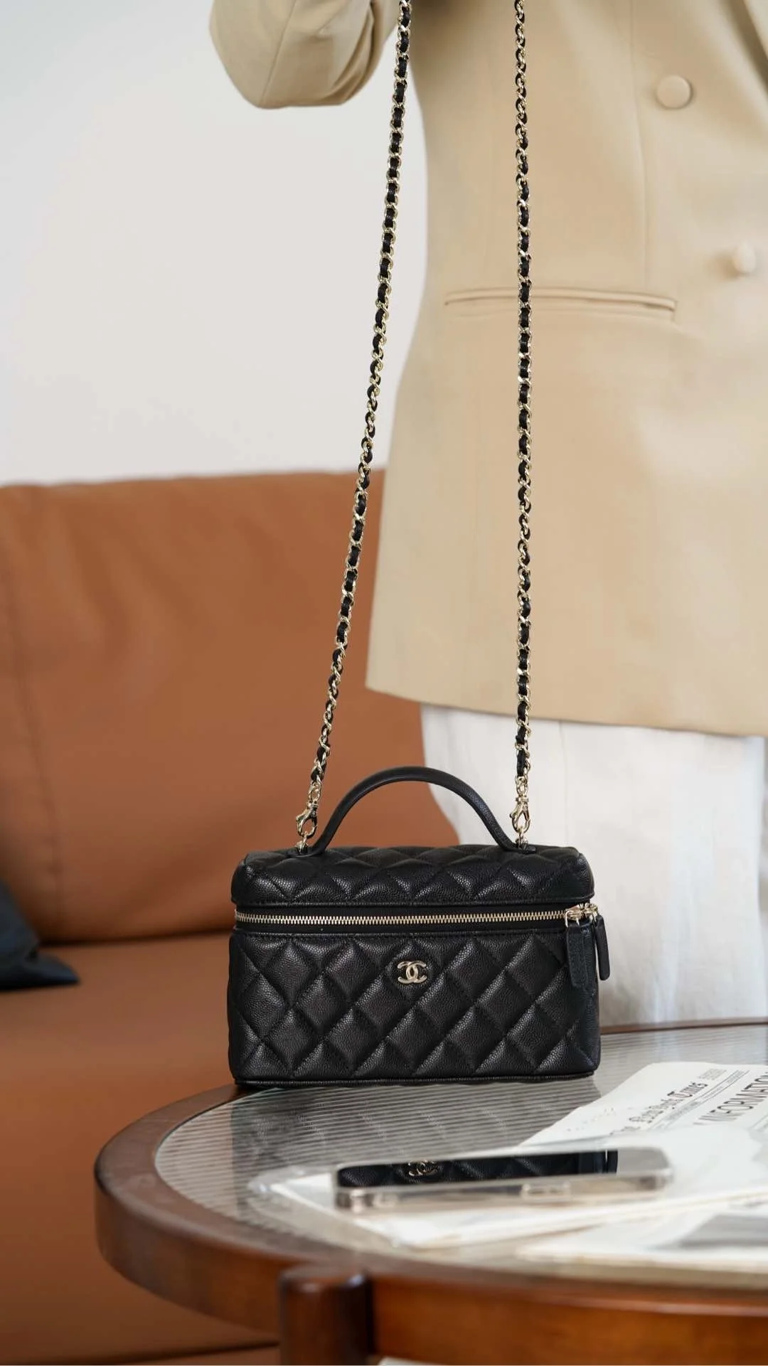 샤넬 탑핸들 캐비어 블랙 샴페인 골드 베니티백