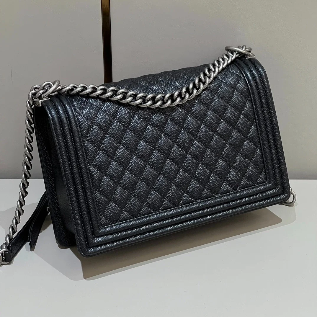 샤넬 보이백 라지 캐비어 블랙 빈티지 실버