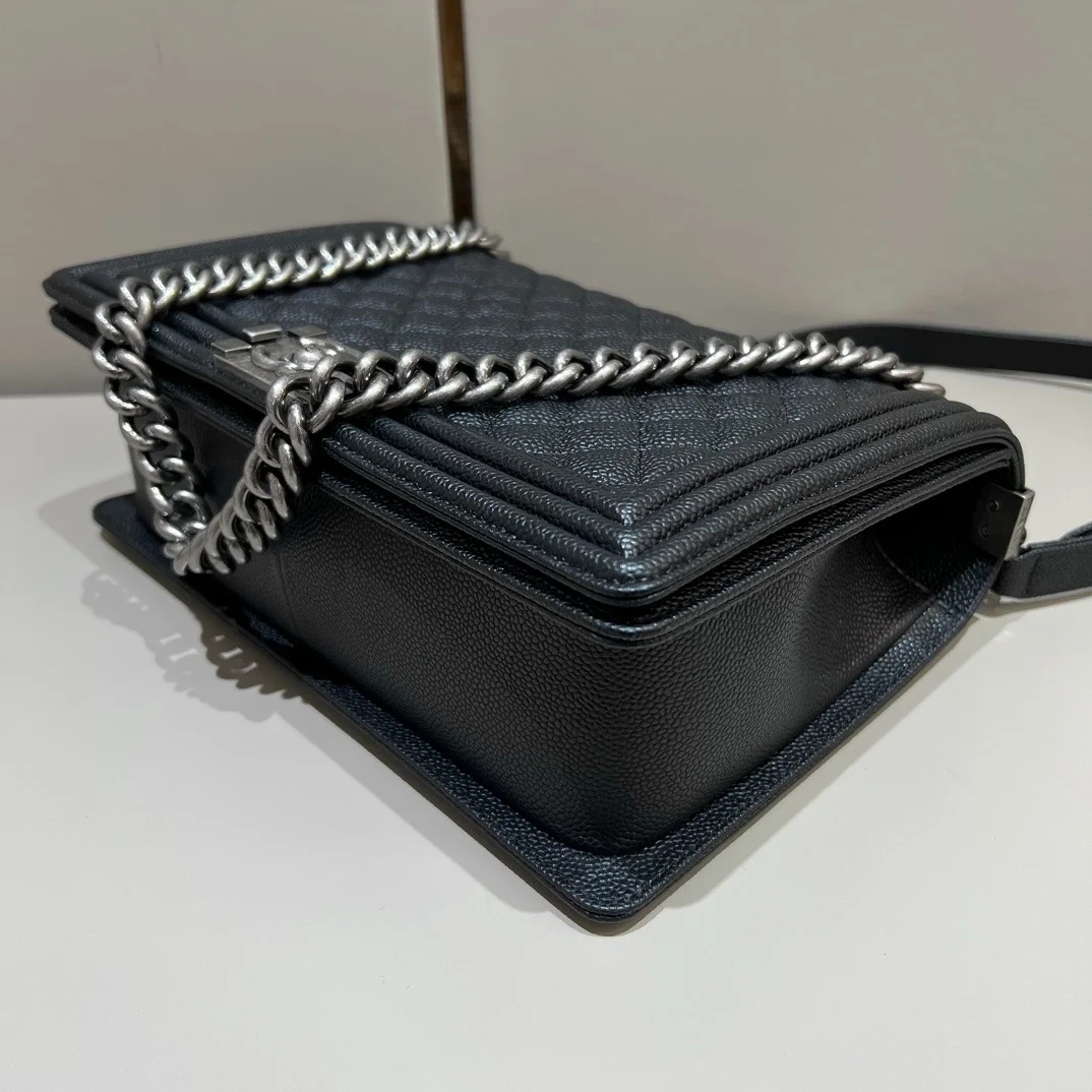 샤넬 보이백 라지 캐비어 블랙 빈티지 실버