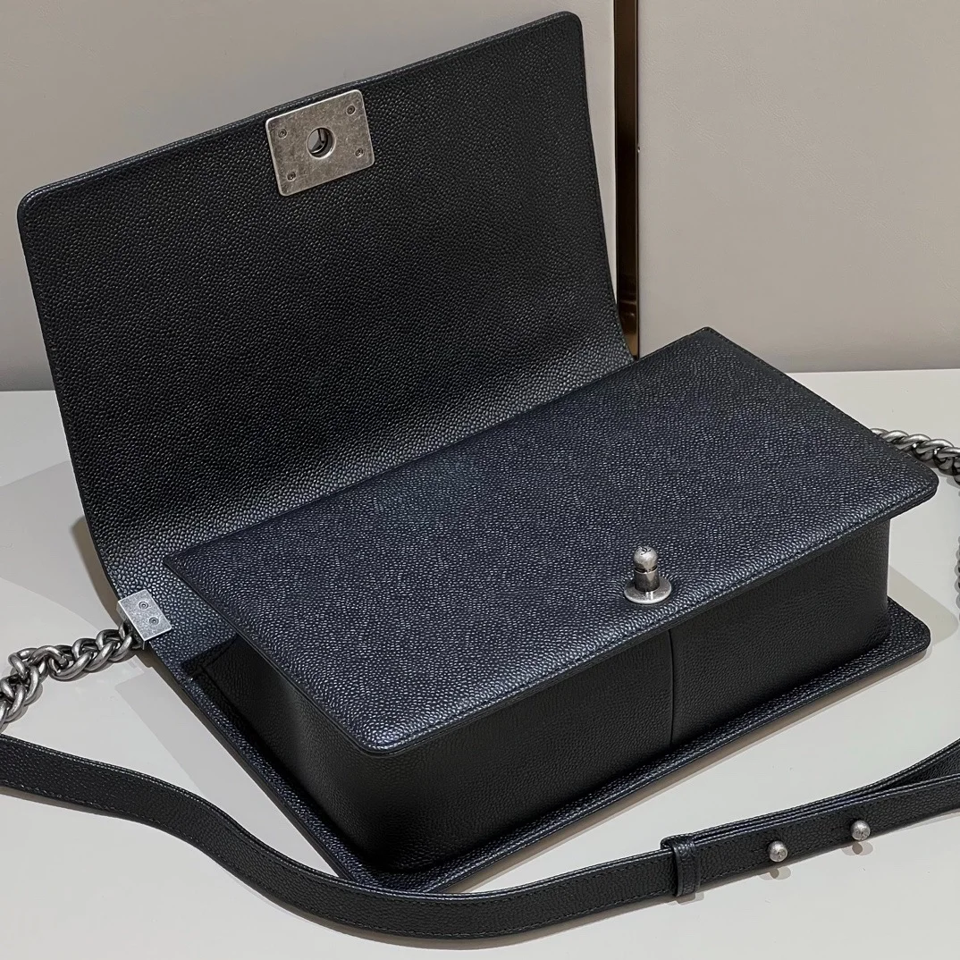 샤넬 보이백 라지 캐비어 블랙 빈티지 실버