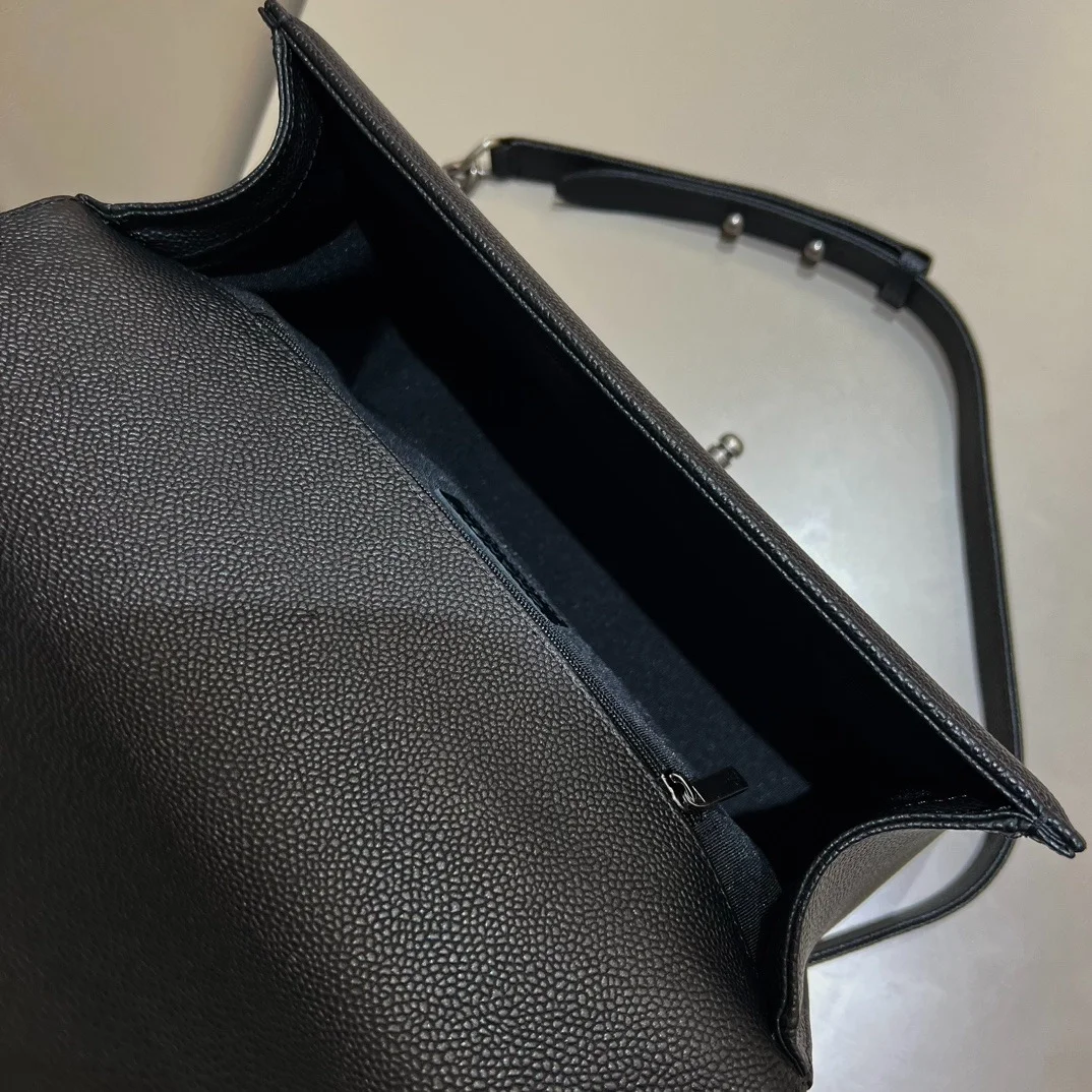 샤넬 보이백 라지 캐비어 블랙 빈티지 실버