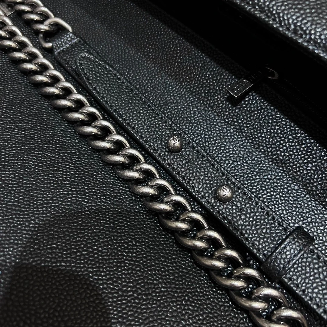 샤넬 보이백 라지 캐비어 블랙 빈티지 실버