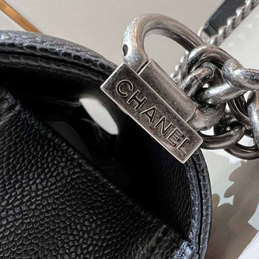 샤넬 보이백 라지 캐비어 블랙 빈티지 실버