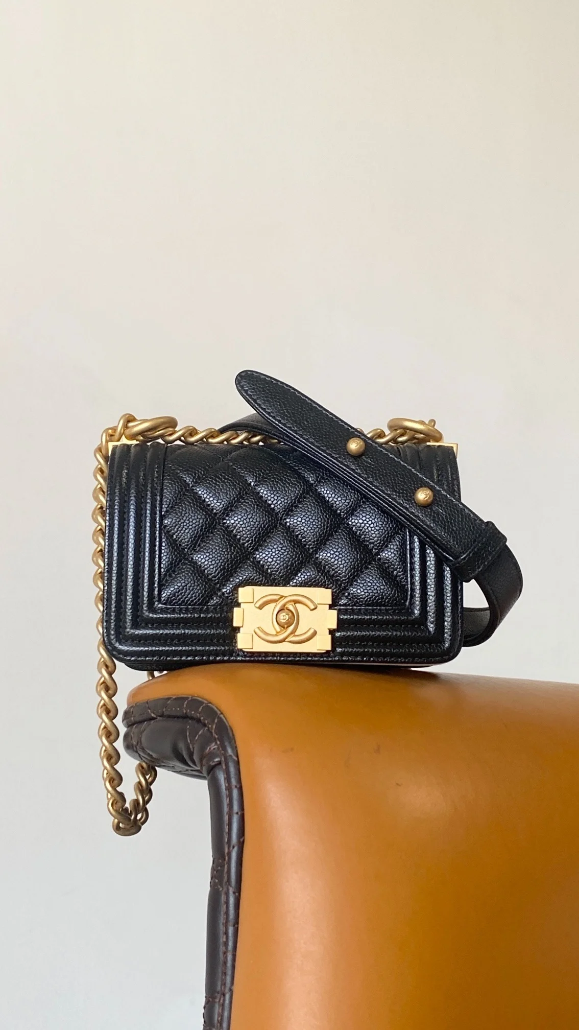 샤넬 보이백 미니 캐비어 블랙 빈티지 골드