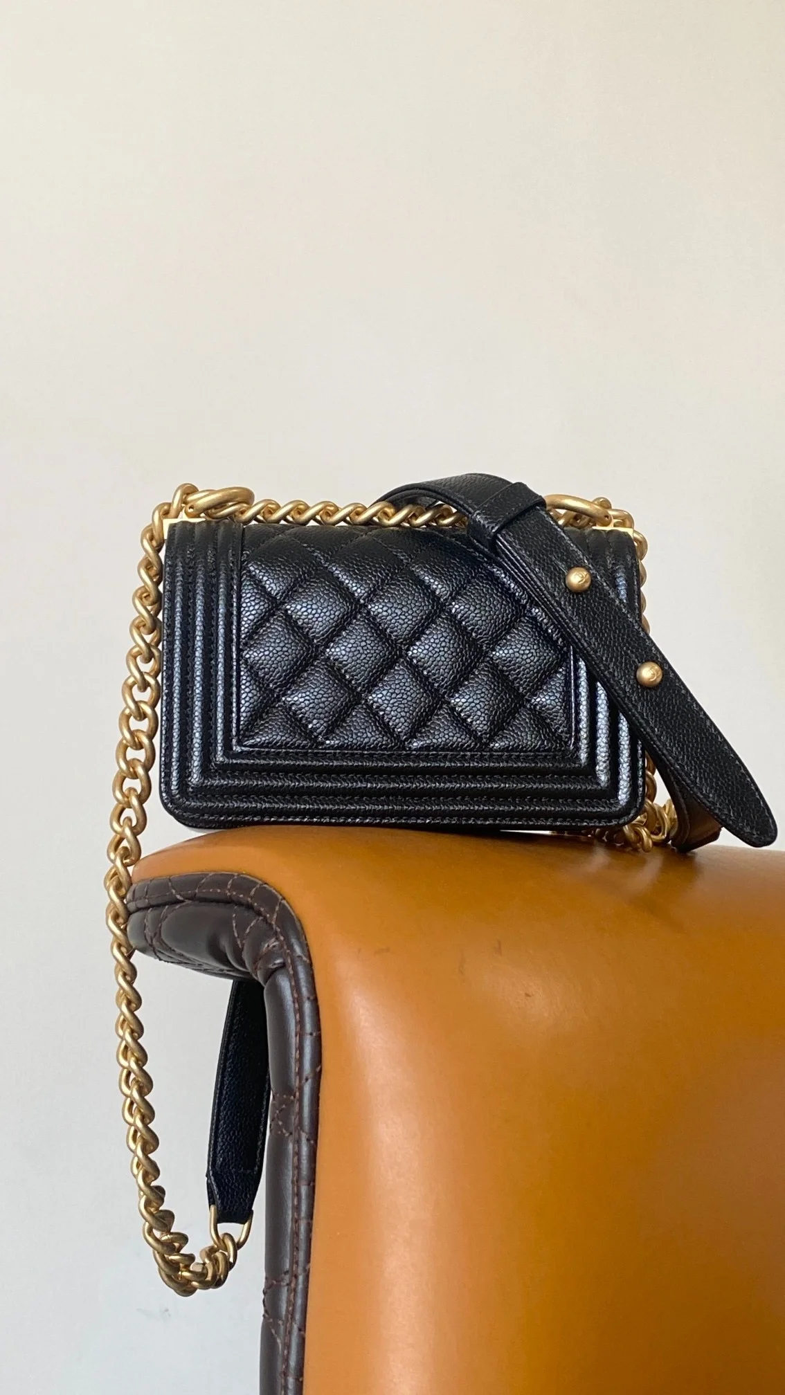 샤넬 보이백 미니 캐비어 블랙 빈티지 골드