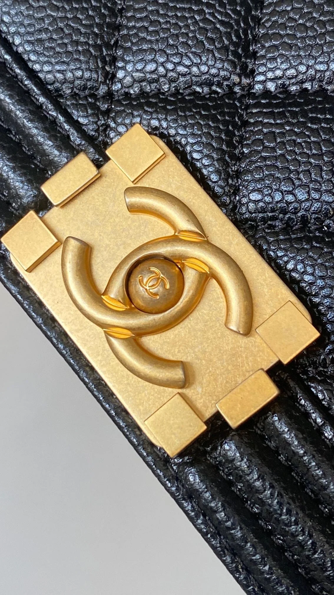 샤넬 보이백 미니 캐비어 블랙 빈티지 골드