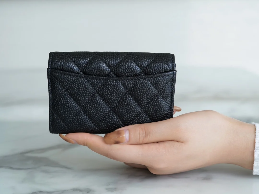 샤넬 클래식 캐비어 카드 홀더 블랙 골드