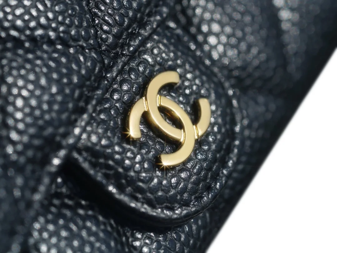 샤넬 클래식 캐비어 카드 홀더 블랙 골드