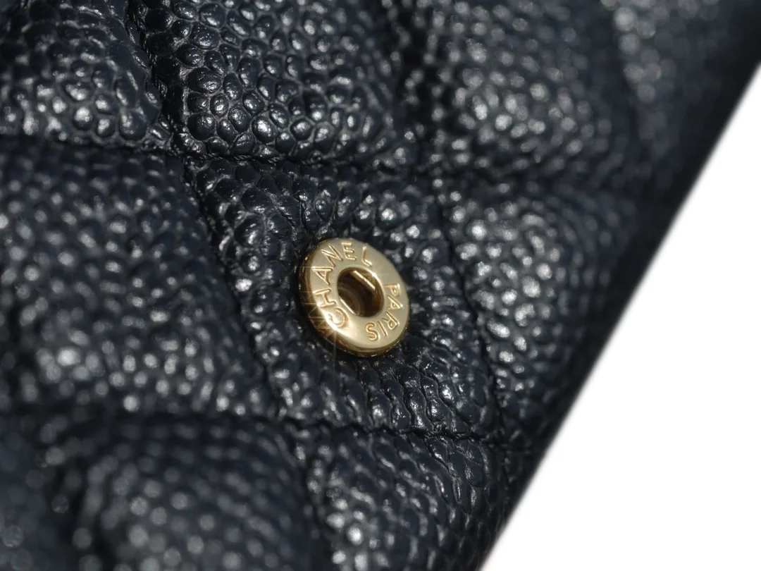 샤넬 클래식 캐비어 카드 홀더 블랙 골드