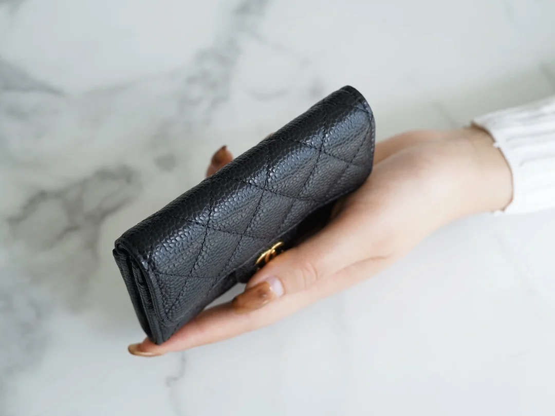 샤넬 클래식 캐비어 카드 홀더 블랙 골드