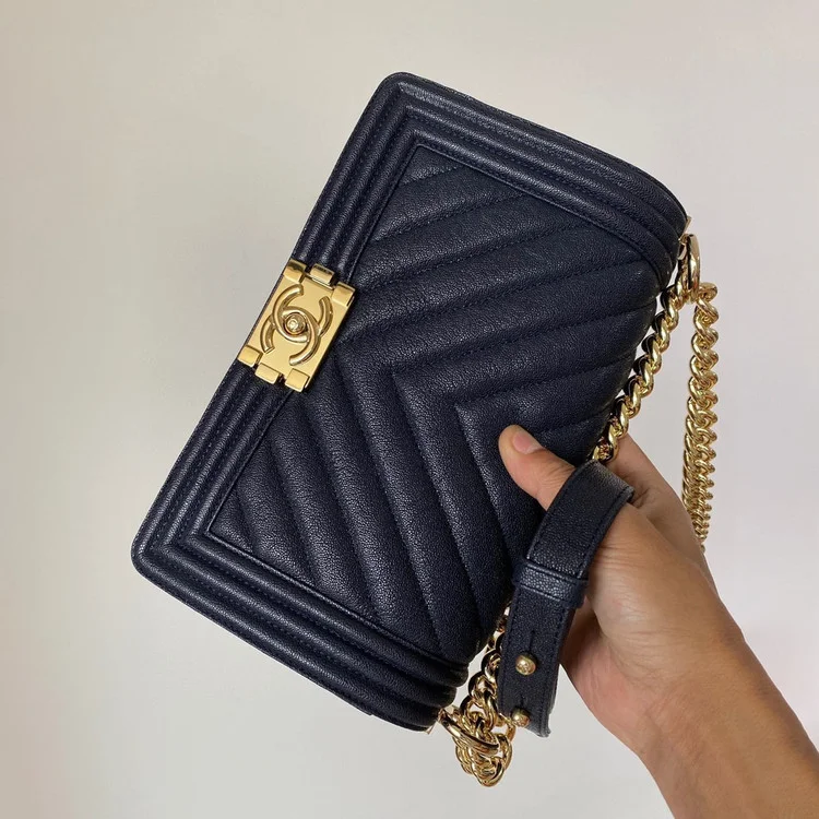 샤넬 보이백 쉐브론 미디움 캐비어 네이비 골드