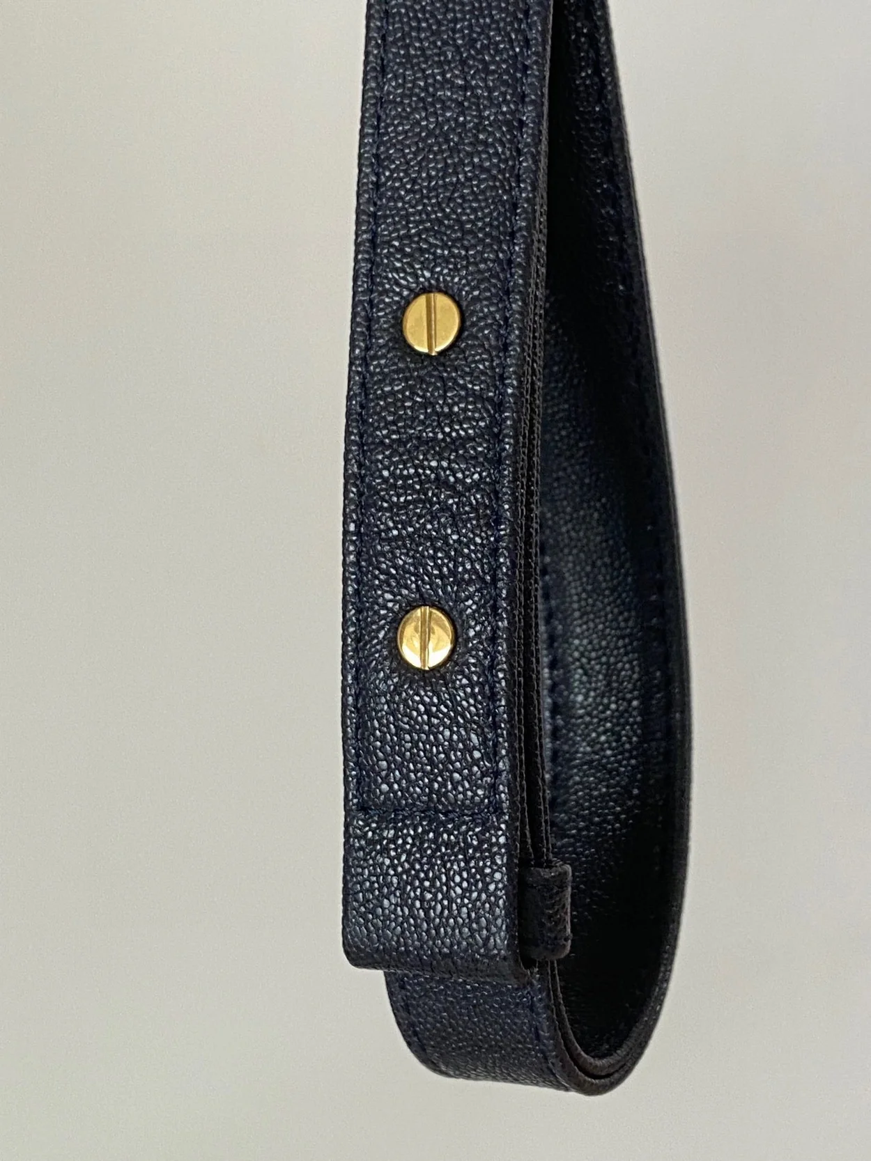 샤넬 보이백 쉐브론 미디움 캐비어 네이비 골드