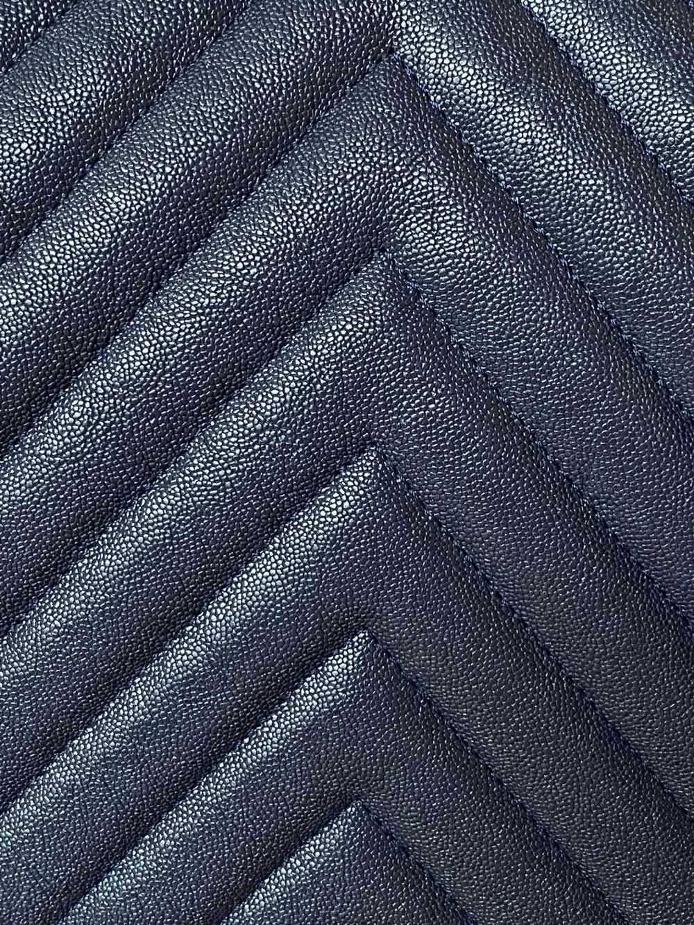 샤넬 보이백 쉐브론 미디움 캐비어 네이비 골드