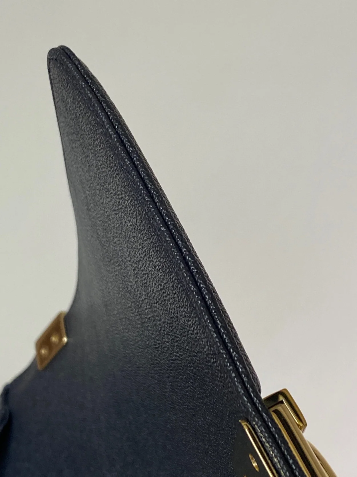 샤넬 보이백 쉐브론 미디움 캐비어 네이비 골드