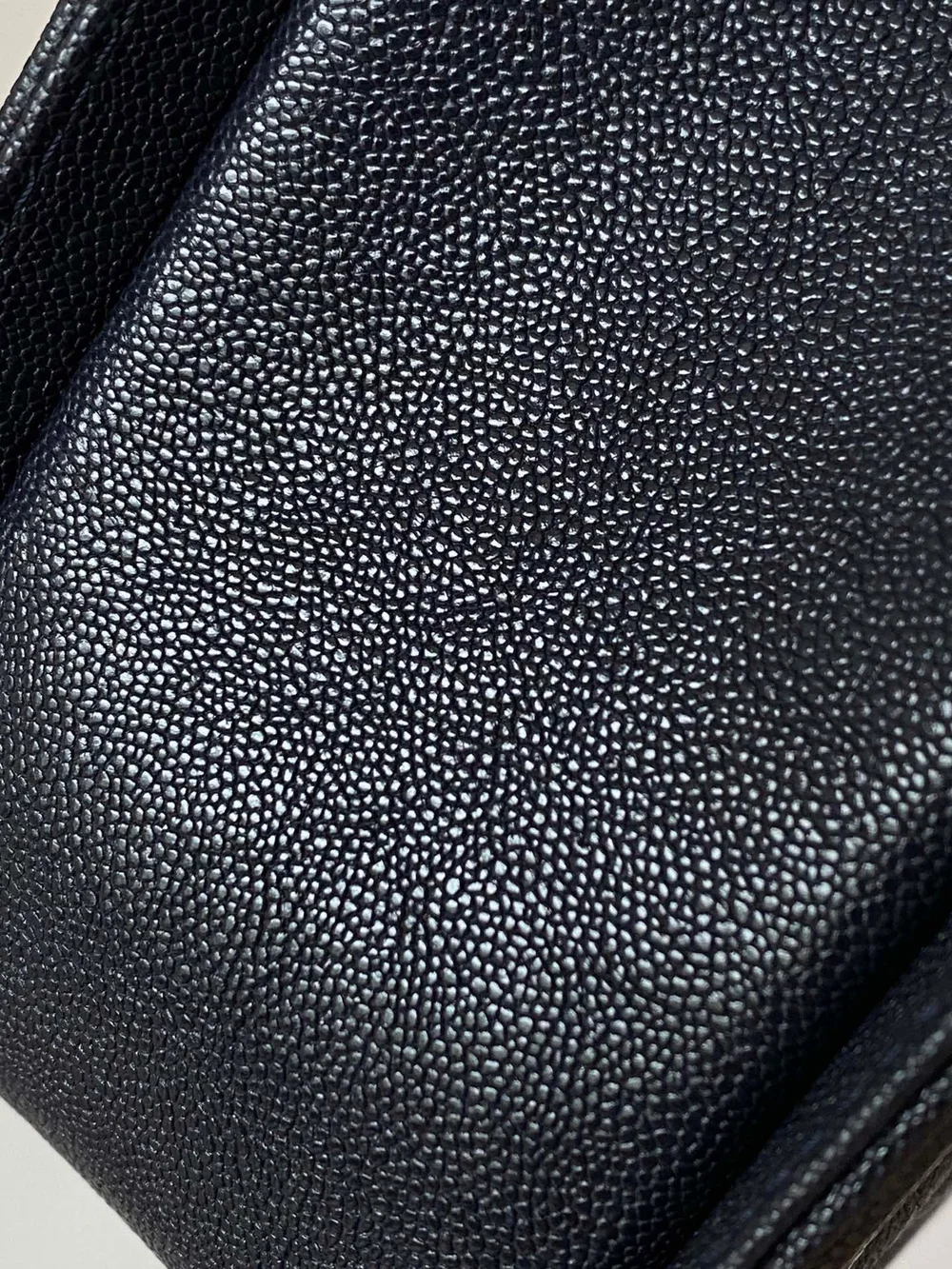 샤넬 보이백 쉐브론 미디움 캐비어 네이비 골드