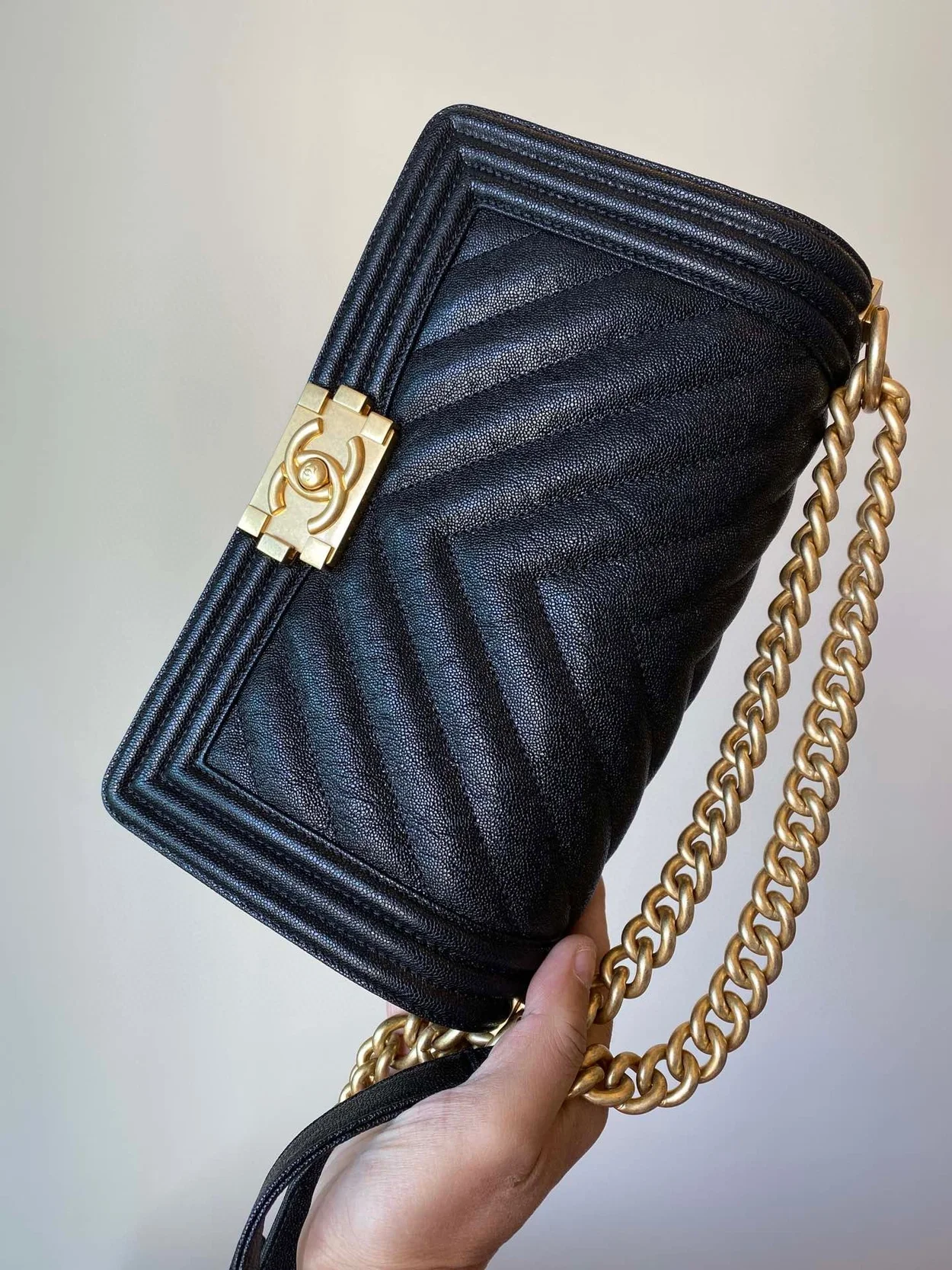 샤넬 보이백 쉐브론 미디움 캐비어 블랙 빈티지 골드