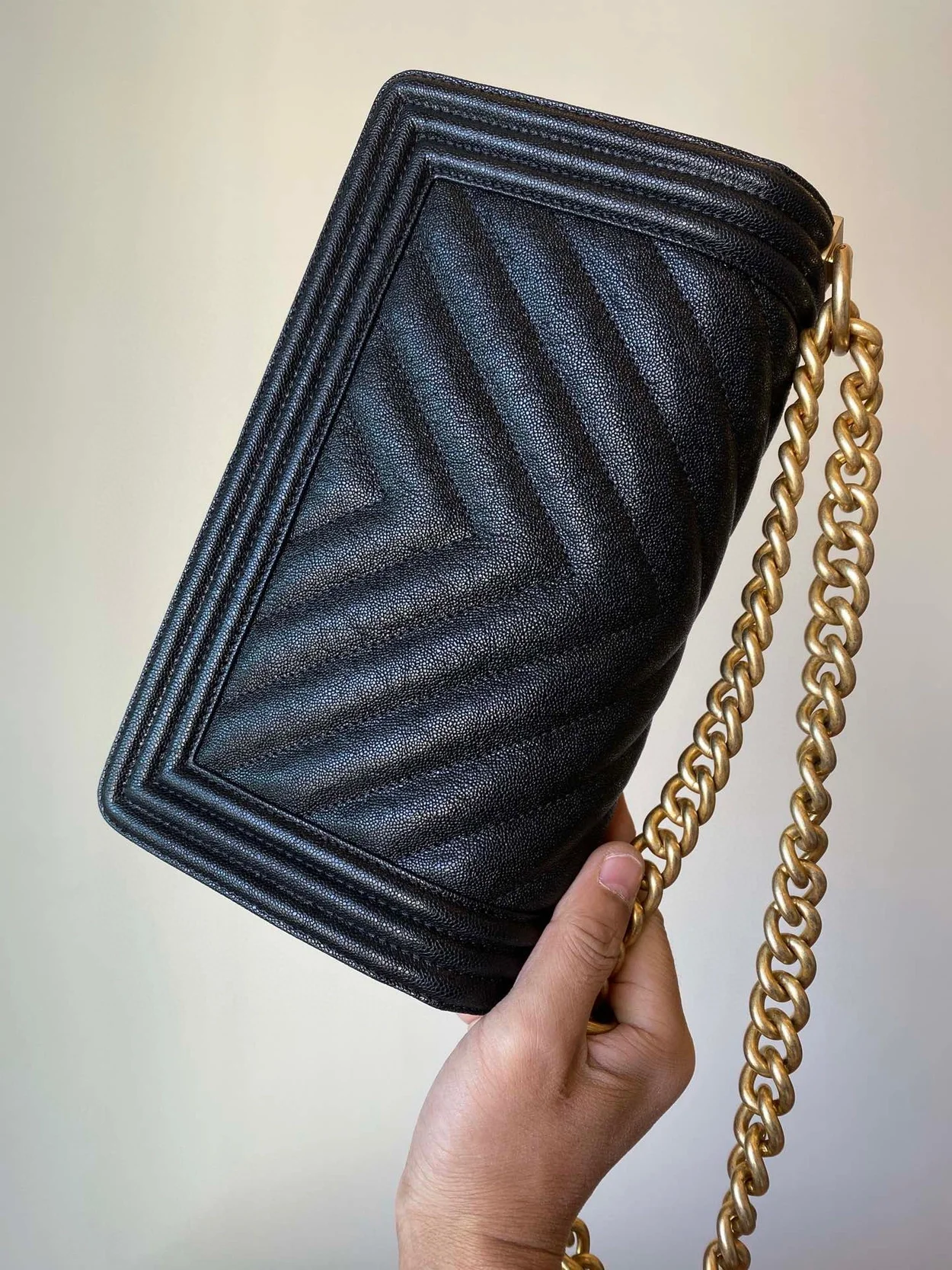 샤넬 보이백 쉐브론 미디움 캐비어 블랙 빈티지 골드