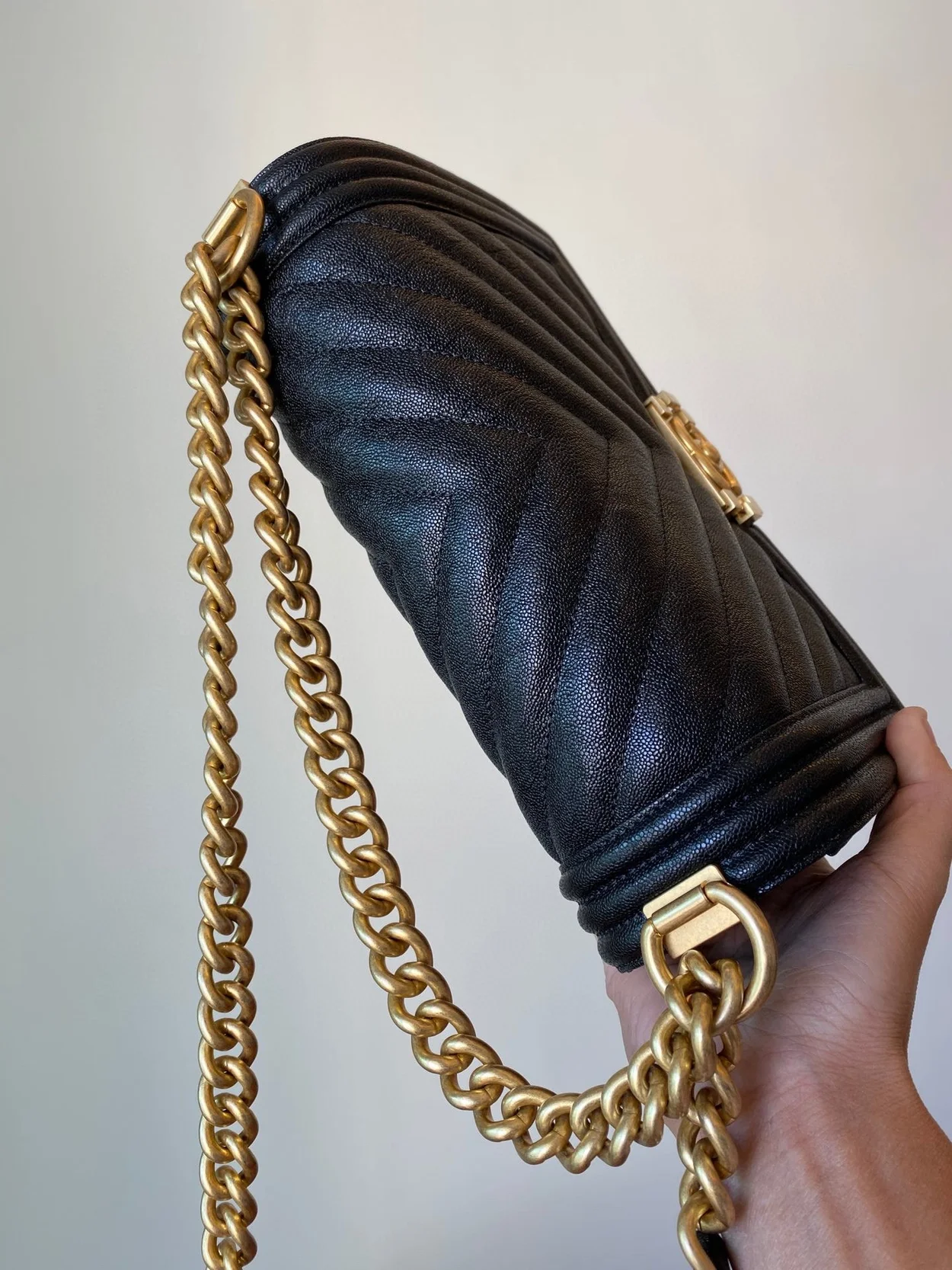 샤넬 보이백 쉐브론 미디움 캐비어 블랙 빈티지 골드