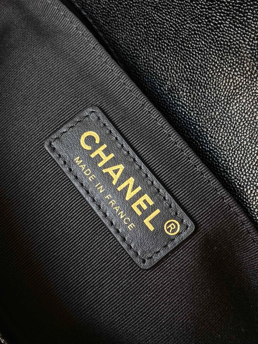 샤넬 보이백 쉐브론 미디움 캐비어 블랙 빈티지 골드