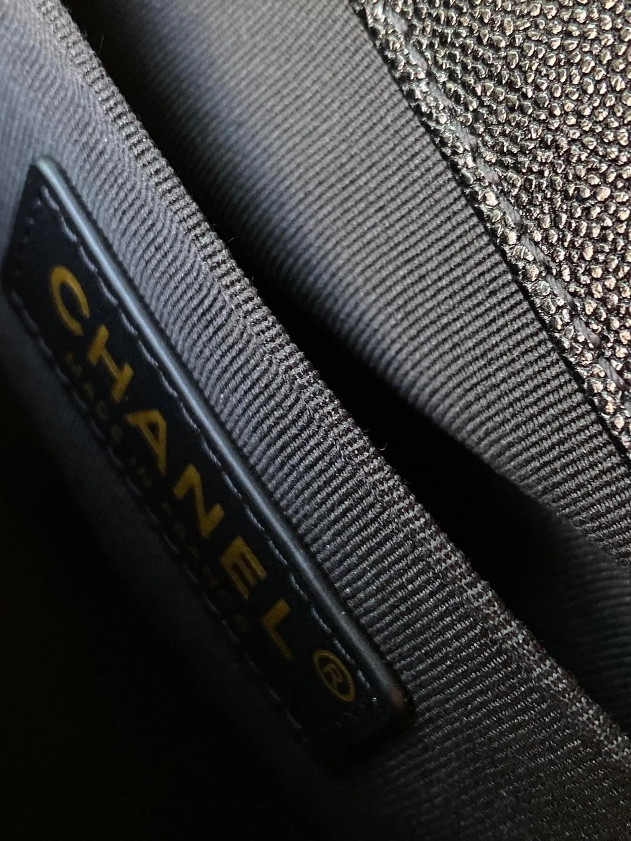 샤넬 보이백 쉐브론 미디움 캐비어 블랙 빈티지 골드