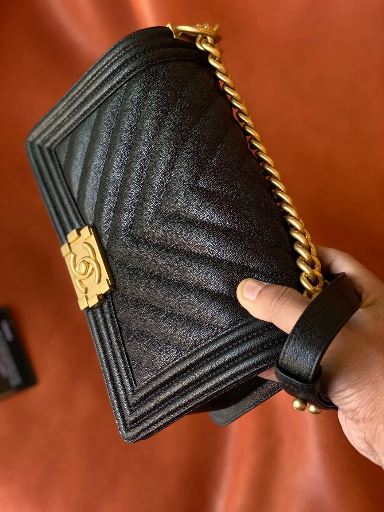 샤넬 보이백 쉐브론 미디움 캐비어 블랙 빈티지 골드