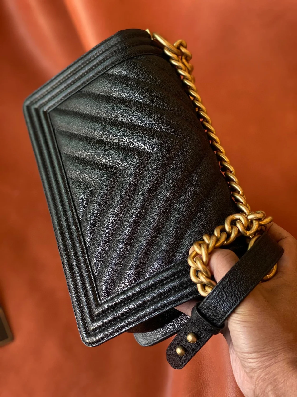 샤넬 보이백 쉐브론 미디움 캐비어 블랙 빈티지 골드