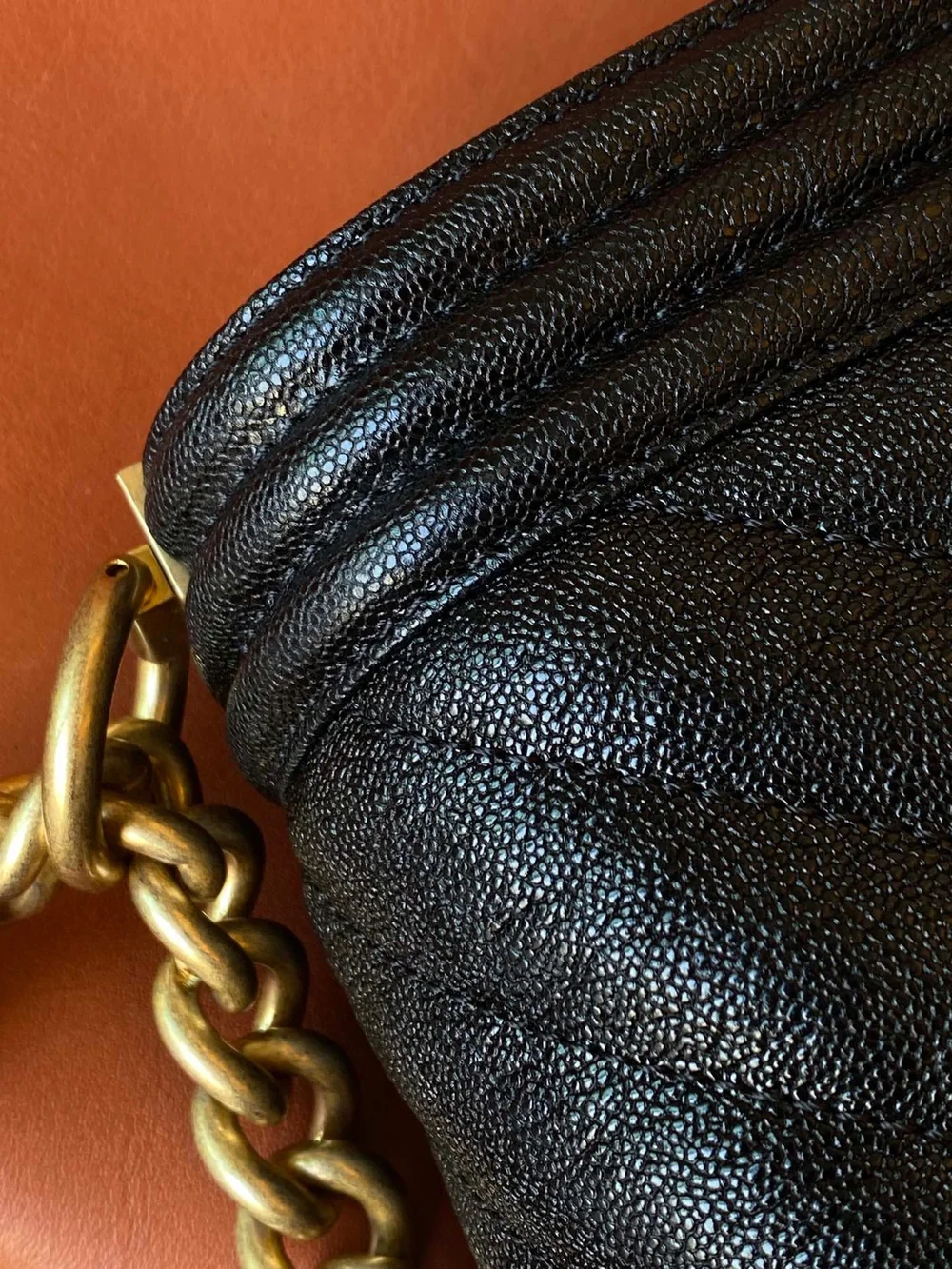 샤넬 보이백 쉐브론 미디움 캐비어 블랙 빈티지 골드