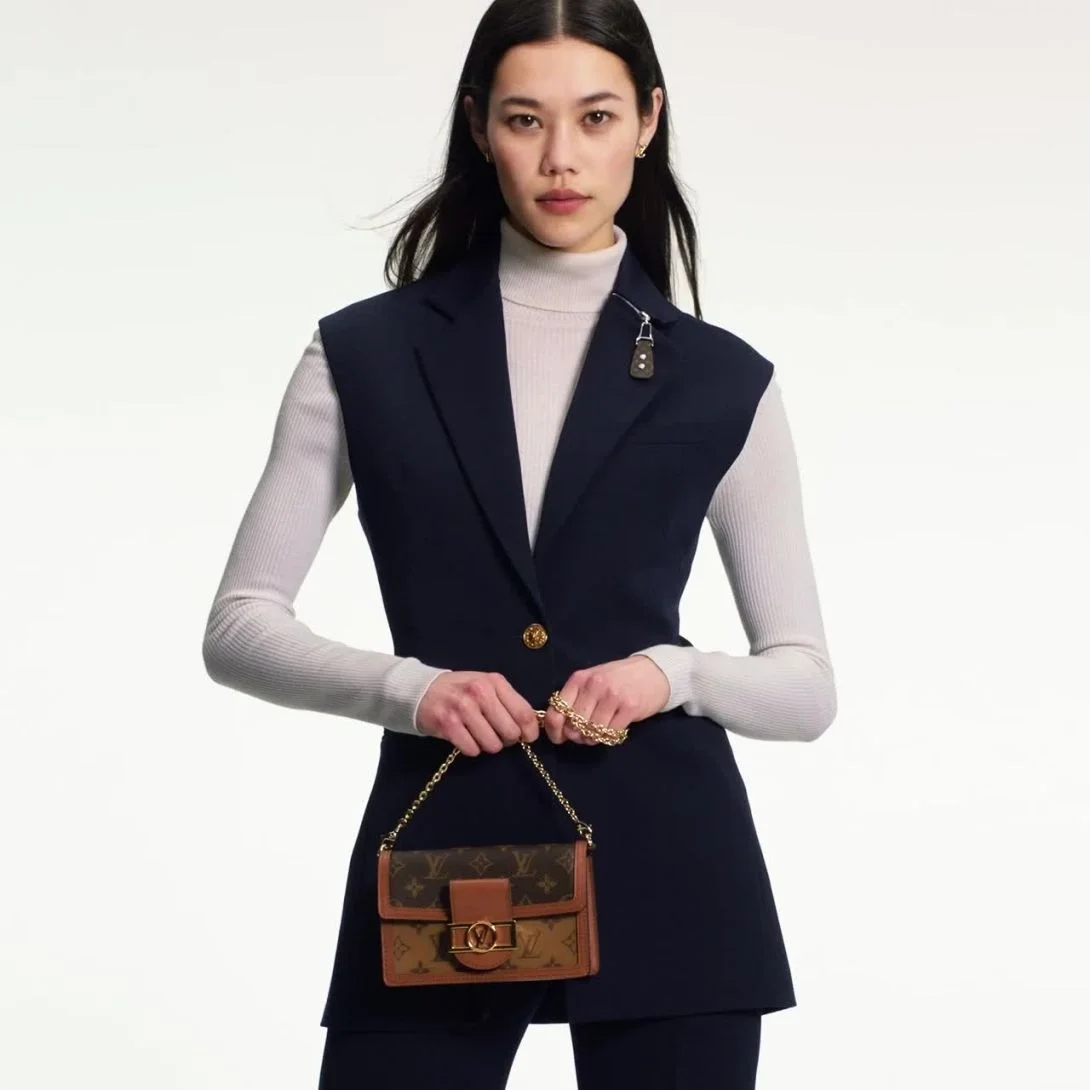 루이비통 도핀 체인 월릿 M68746