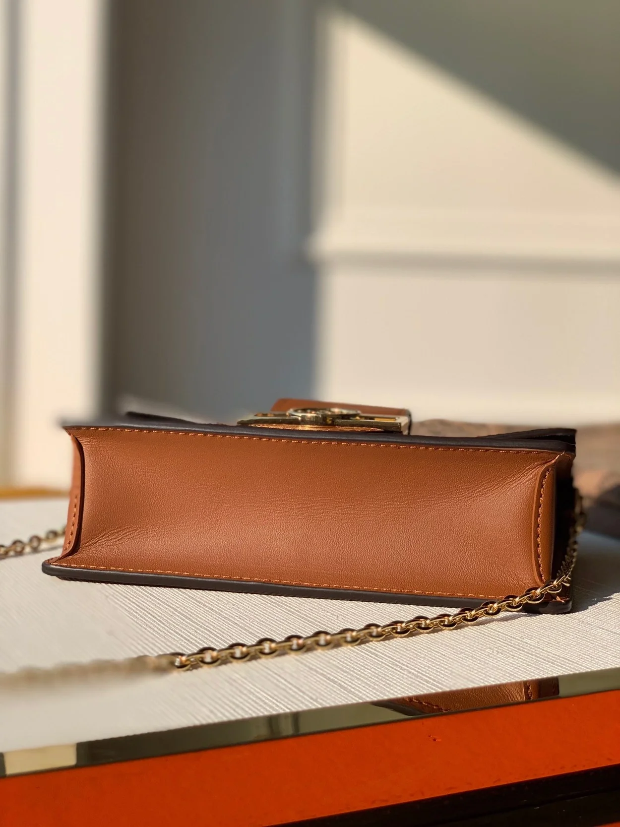 루이비통 도핀 체인 월릿 M68746