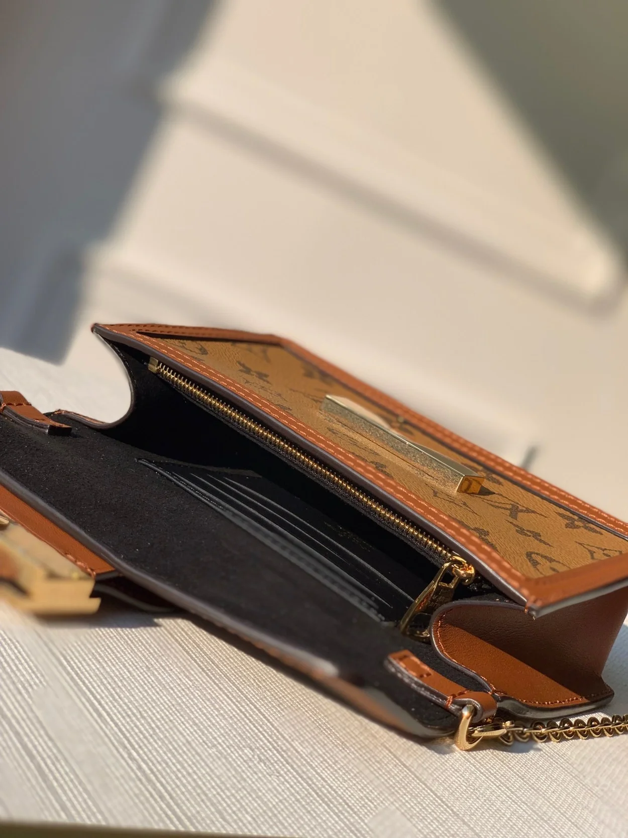 루이비통 도핀 체인 월릿 M68746